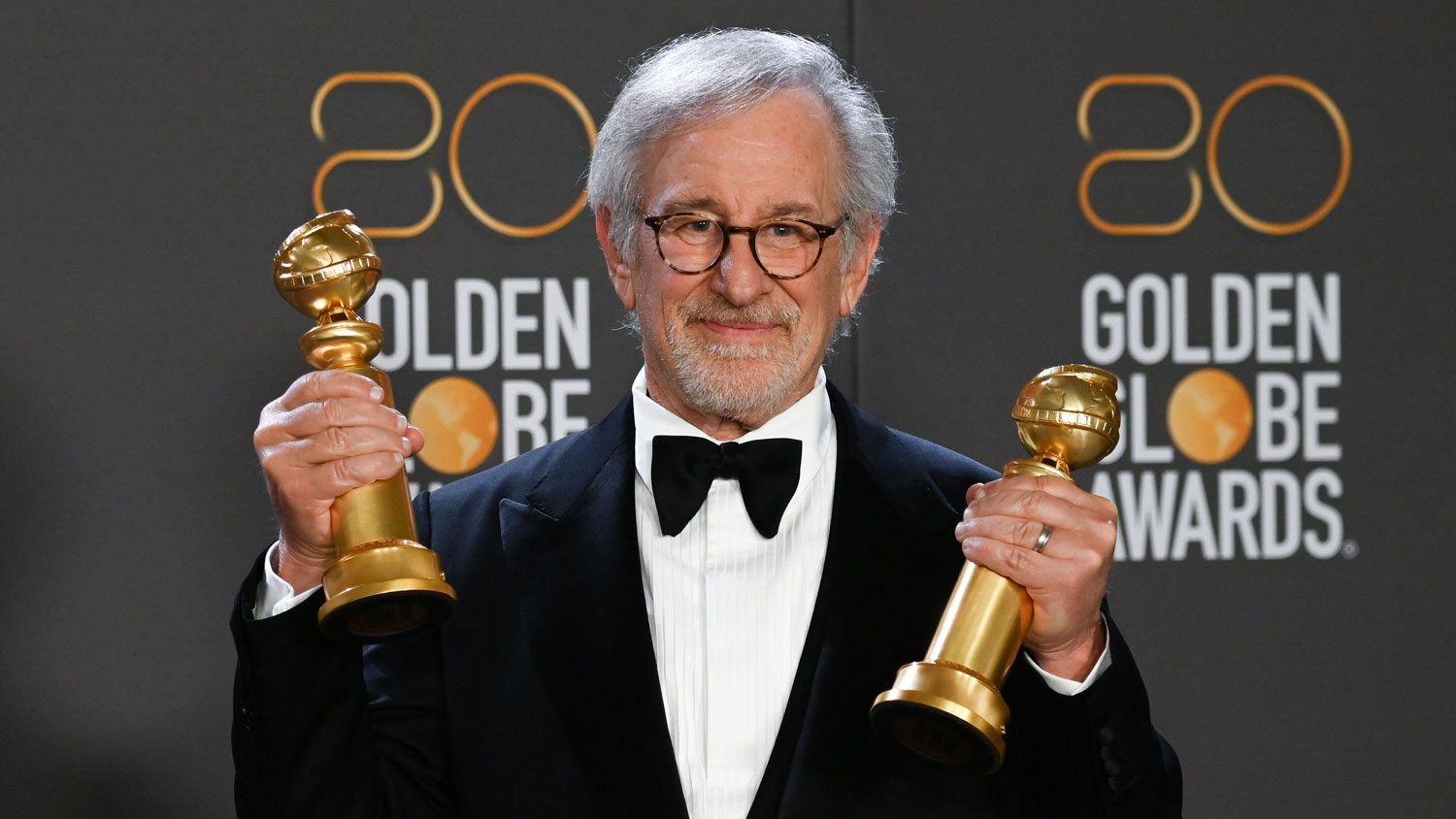Image ID 2M7X0D1 Steven Spielberg holds two Golden Globe awards at the 80th Annual Golden Globe Awards. One for Best Director and the other for Best Picture Drama - The Fabelmans 10 January 2023 EXP 17.01.24 CREDIT Billy Bennight/ZUMA Press Wire