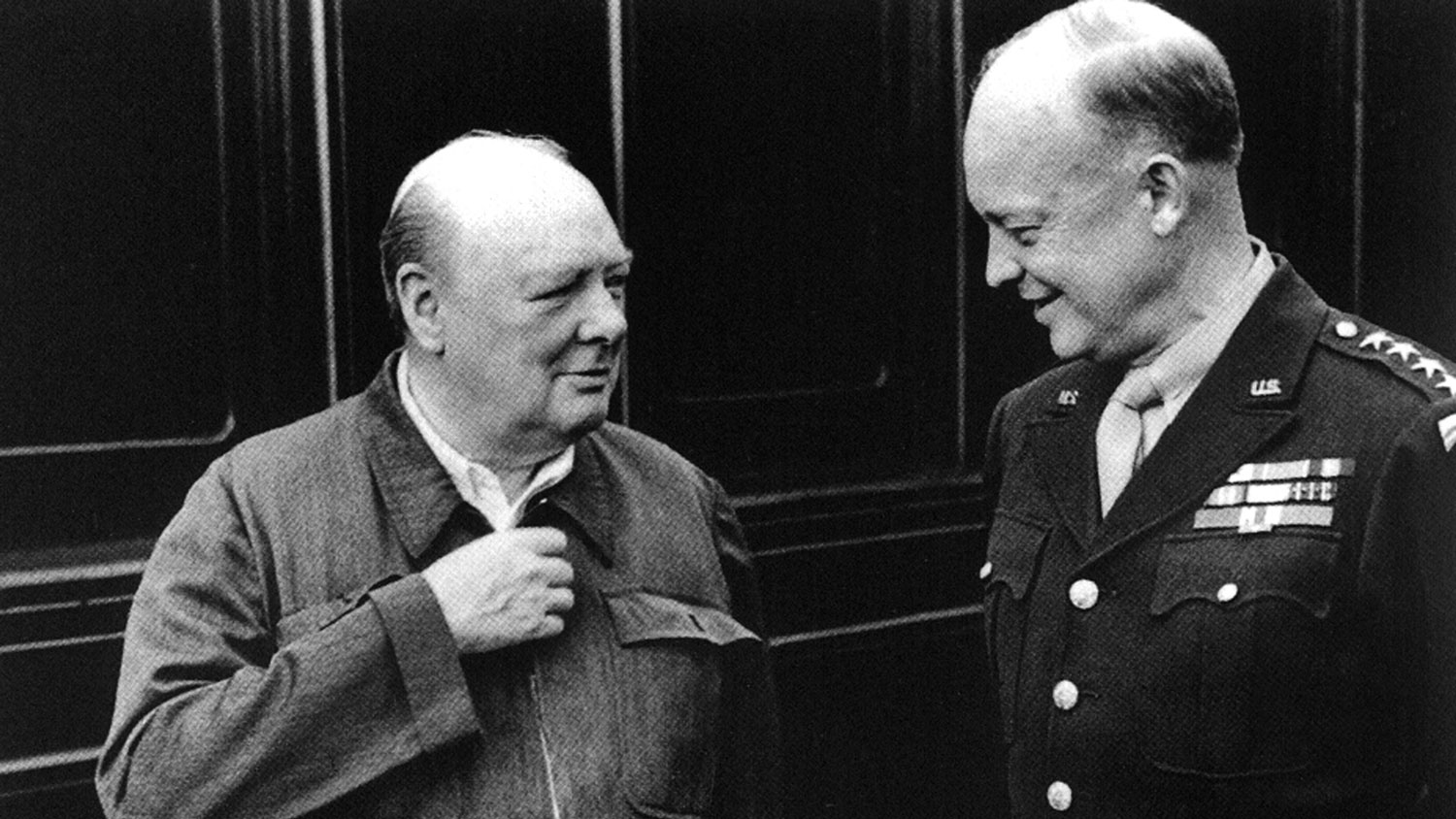 Image ID 2A4F1KT Winston Churchill wearing his siren suit chats to General Eisenhower, Supreme Commander Allied Forces Expeditionary Force, on 15 May 1944 NO REUSE CREDIT Fremantle Alamy Stock Photo