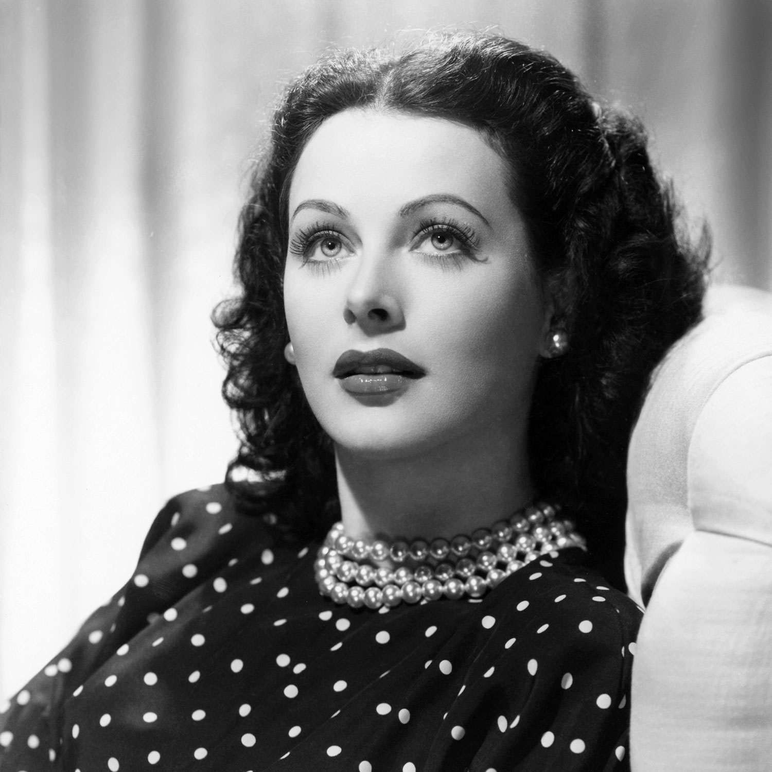 Image ID HBKHRP Hollywood actress and inventor of WiFi Hedy Lamarr poses for a publicity photo for the 1944 film The Heavenly Body CREDIT Everett Collection Inc Alamy Stock Photo EXP 231124