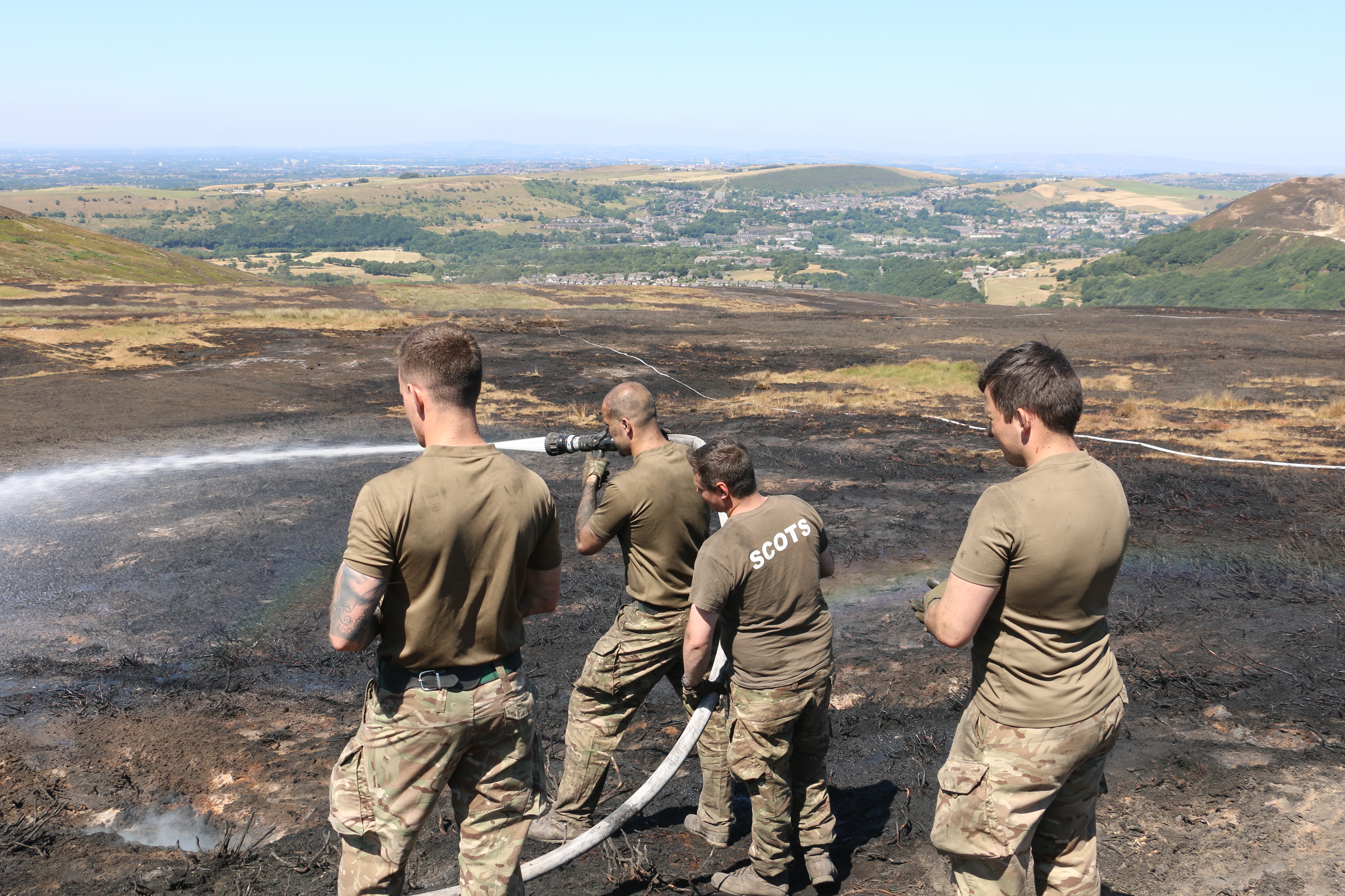 4 SCOTS fighting Saddleworth Moor fire 0718