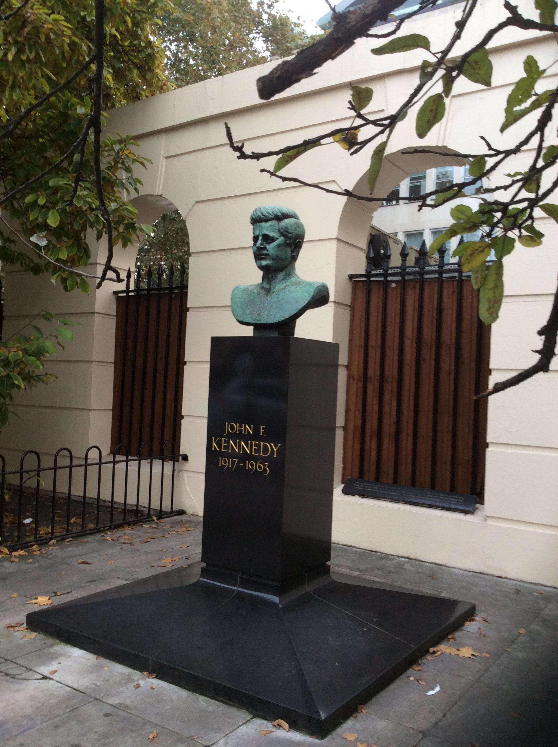 Memorial and plaque commemorating JFK in west London