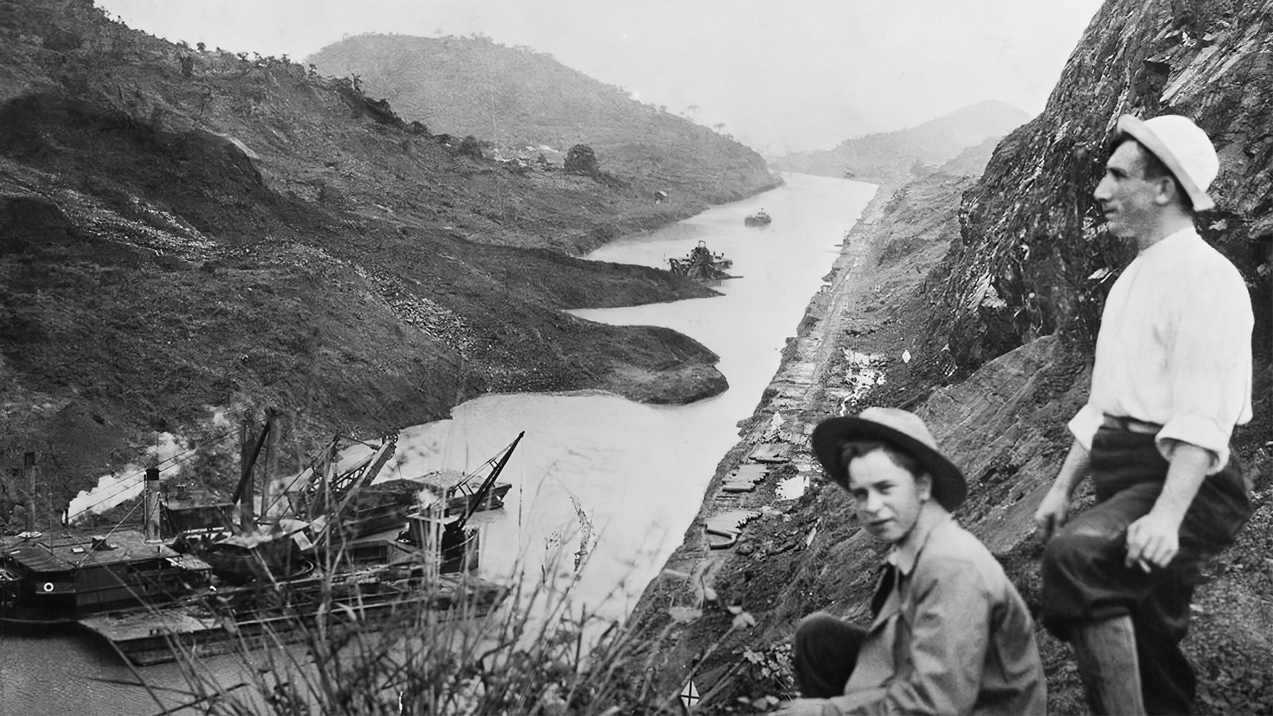 Image ID 2B4XR2X Panama Canal construction works in the beginning of 20th century, the dredges clear the results of a landslide at Cucaracha (Picture: Alamy)