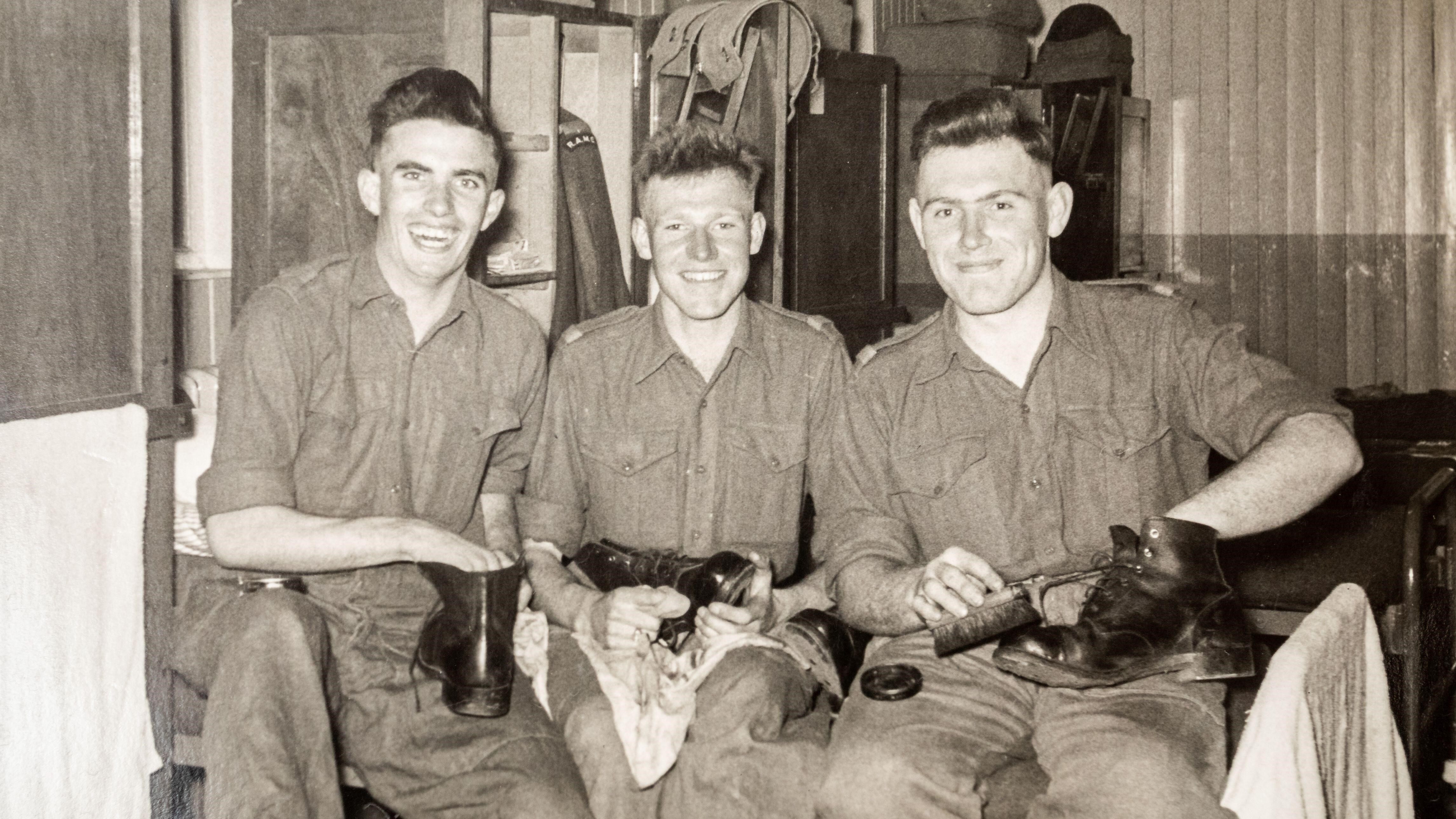Image ID 2D10C1Y Three army recruits on National Service polishing their boots in their barracks, RAMC, 1956, Ash Vale, Surrey EXP 041123 CREDIT Alamy .jpg