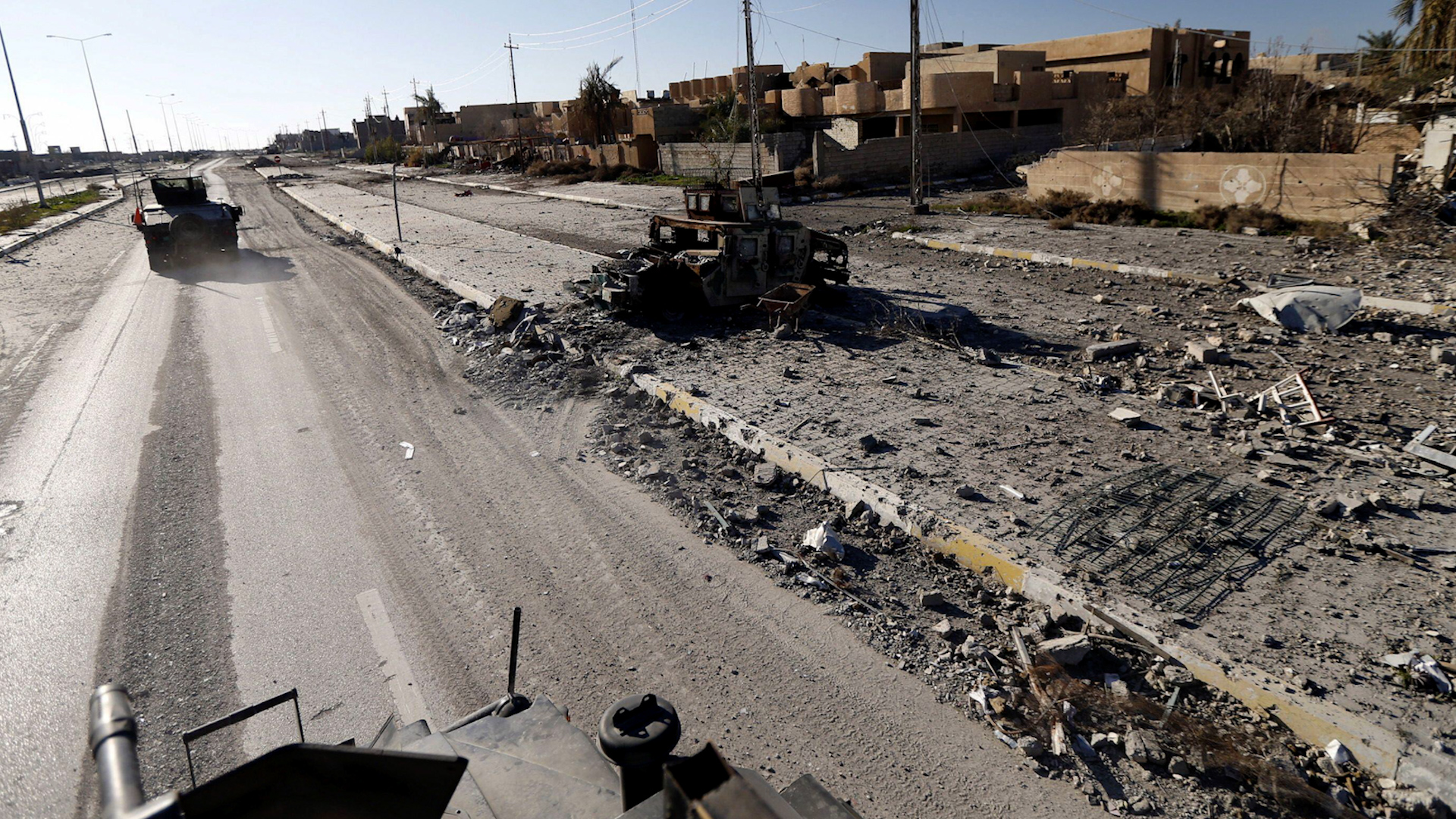Image ID 2E6HB3P A military vehicle of the Iraqi security forces is driven in the streets of Ramadi, 2016 12042016 CREDIT REUTERS,Alamy Stock Photo