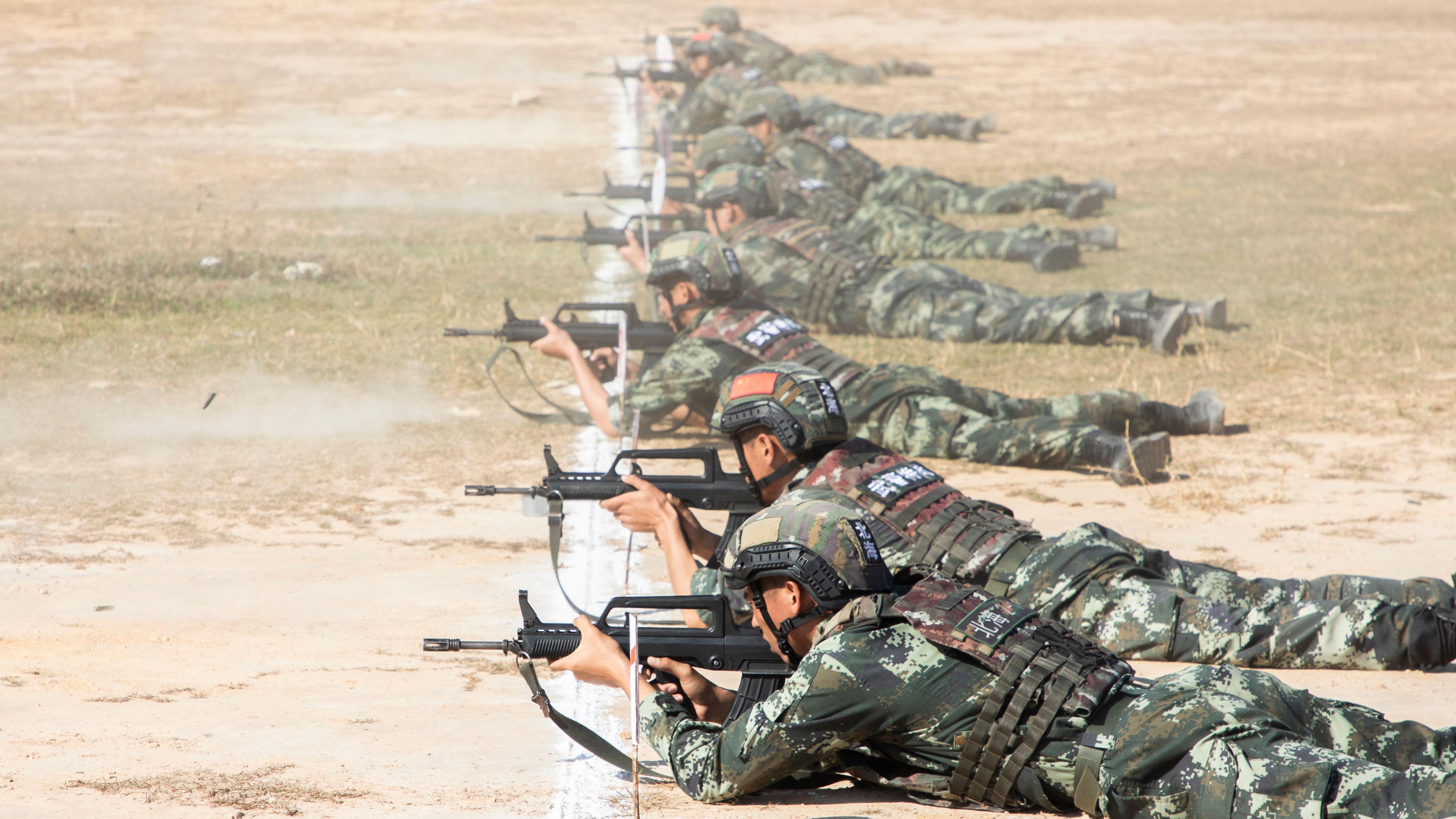 Image ID 2HA1P2B Soldiers fire live ammunition during military training tournament in Beihai city, South China's Guangxi Zhuang Autonomous Region 02122021 CREDIT Cynthia Lee,Alamy Stock Photo.jpg