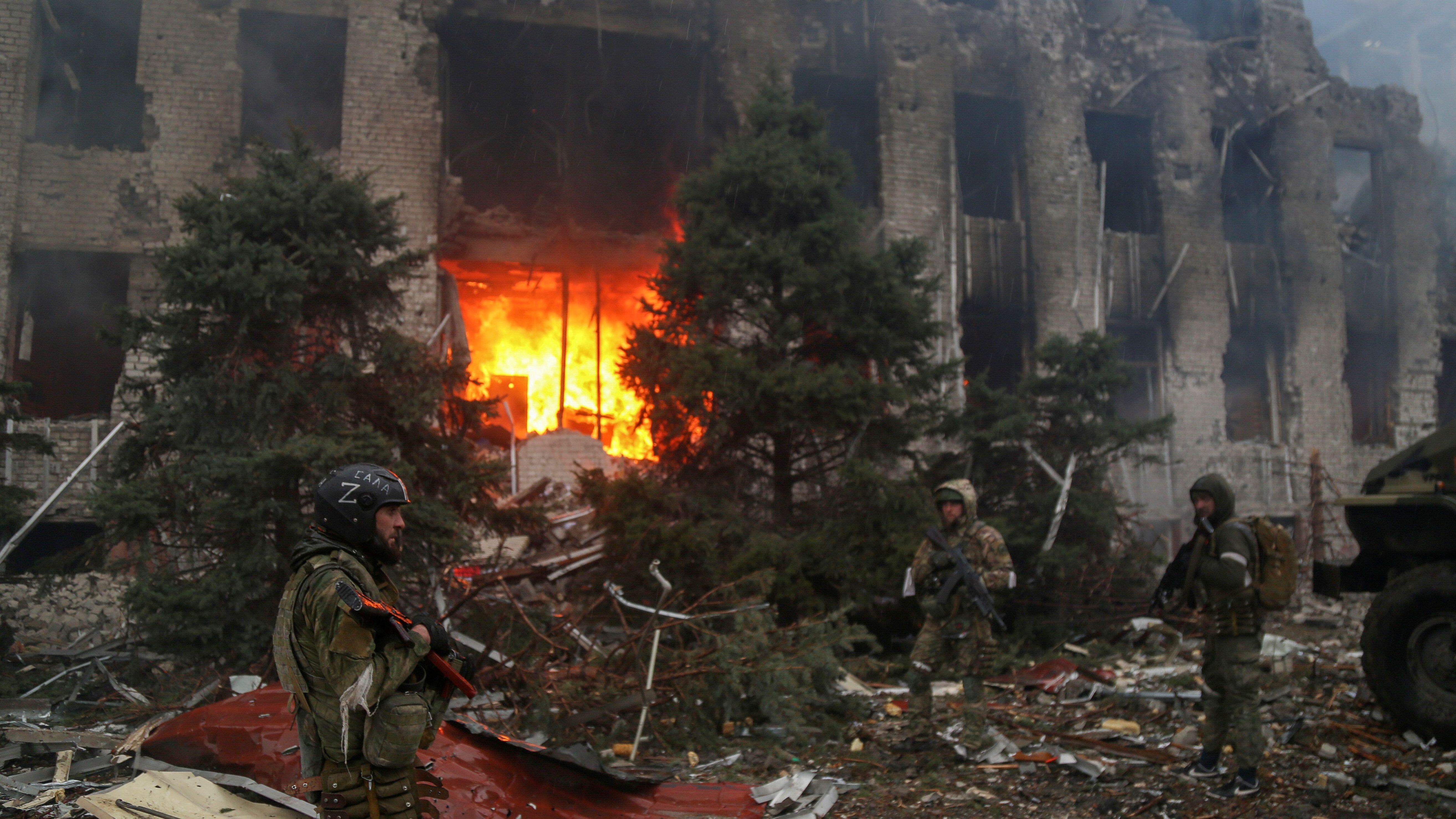 	Image ID 2J5A24N Pro-Russian troops and Chechen special forces unit, in front of destroyed administration building