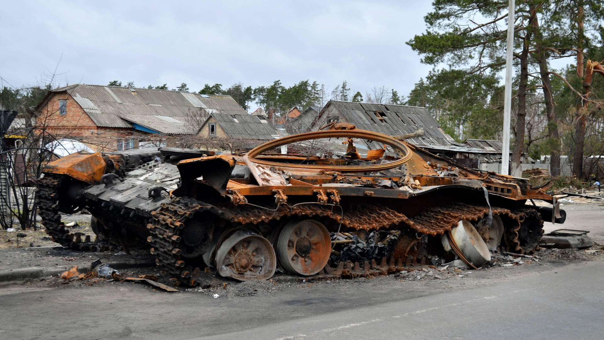 Destroyed Russian tank in Dmytrivka Ukraine (Picture: Yuliia Bilousova/Alamy Stock Photo).