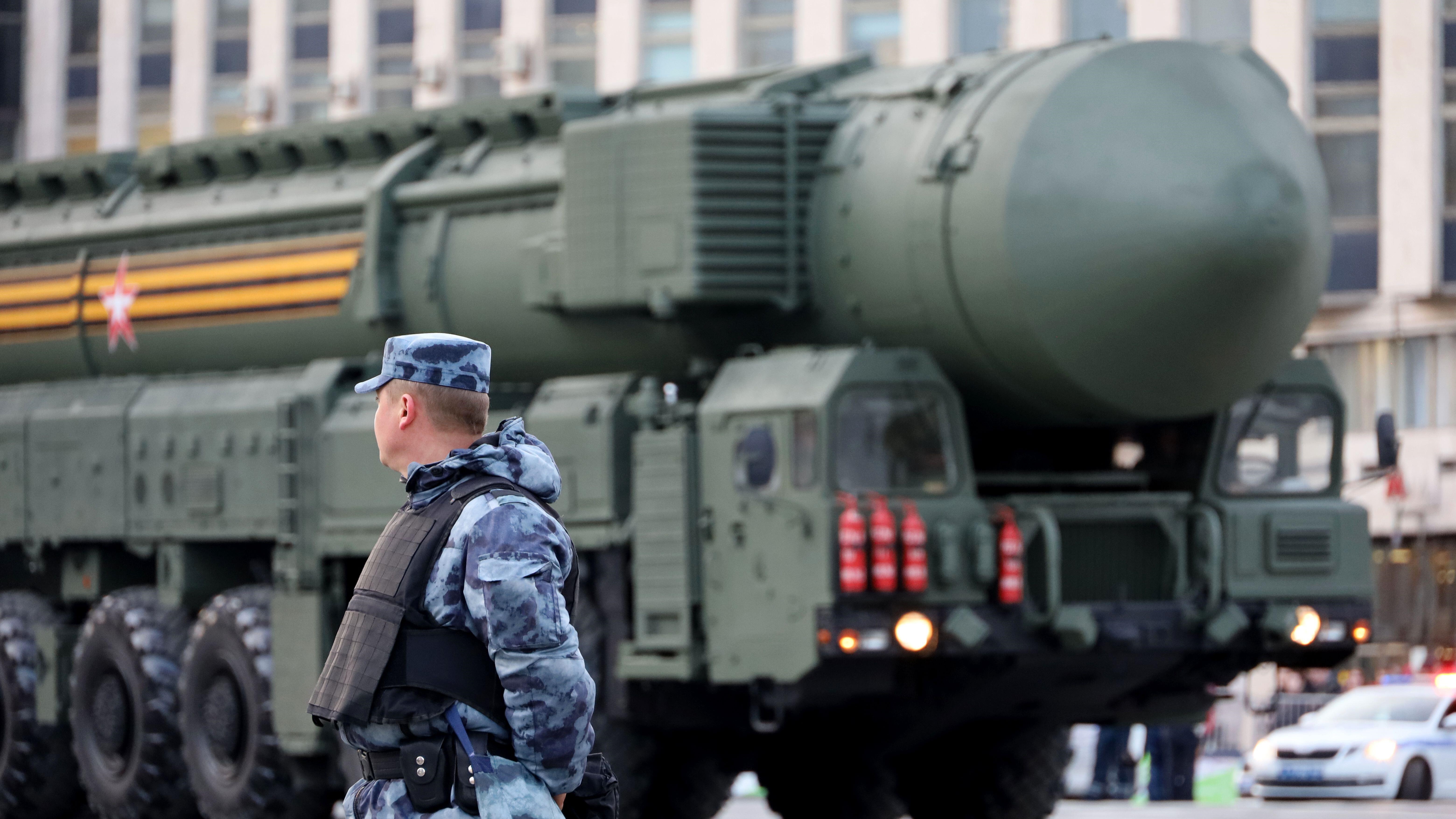Image ID 2J691PE Nuclear weapon of Russia, strategic missile system in Moscow 05052022 CREDIT Oleg Elkov,Alamy EXP 27032024.jpg
