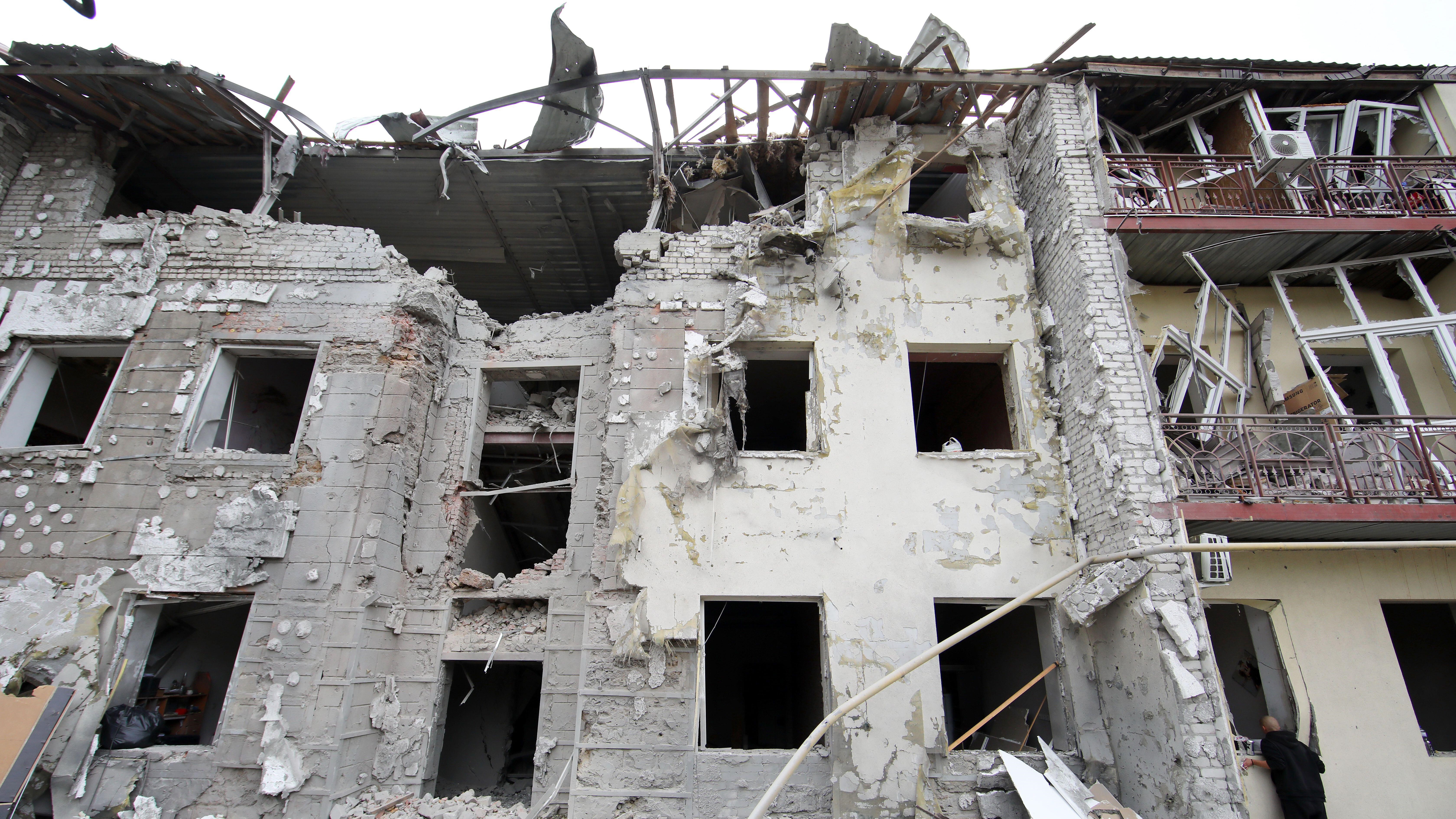 Image ID 2K0JT3P Building partially destroyed by Russian shelling in the Novobavarskyi district, Kharkiv 12092022 CREDIT Ukrinform,Alamy Stock Photo.jpg