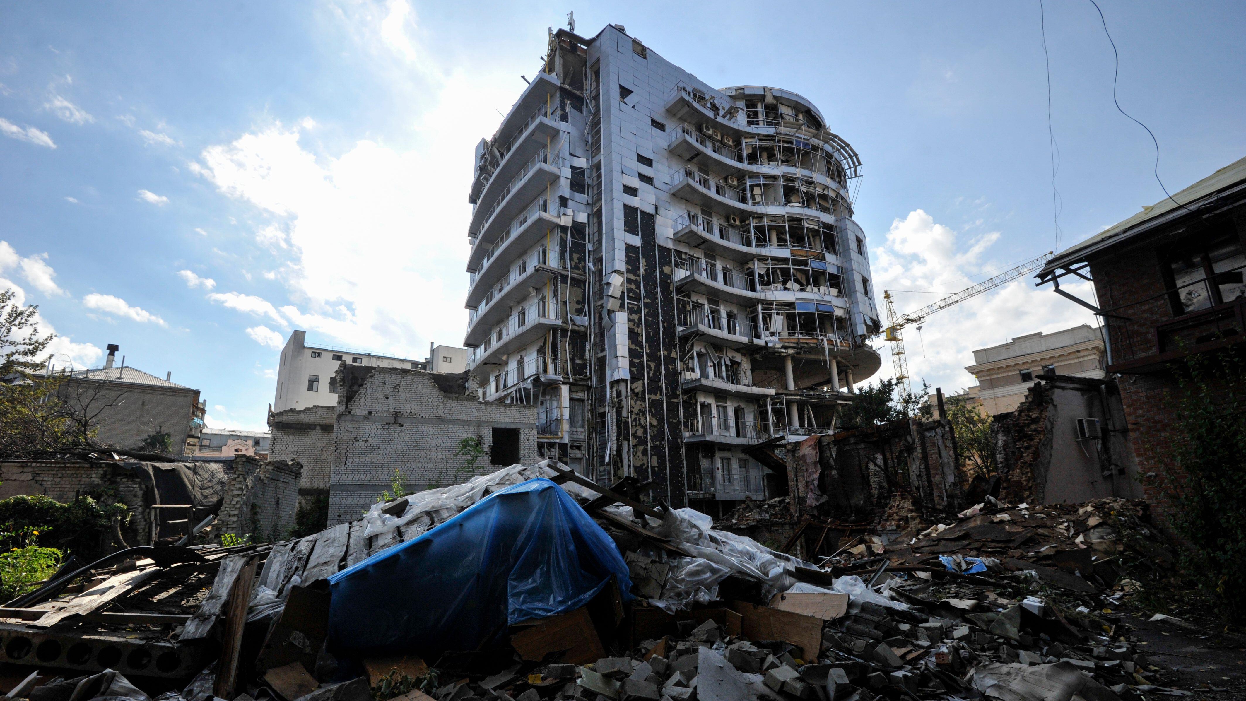 Image ID 2K1H7PE Destroyed building that was damaged as a result of the shelling of the Russian army in Kharkiv 18092022 CREDIT SOPA, Alamy Stock Photo.jpg