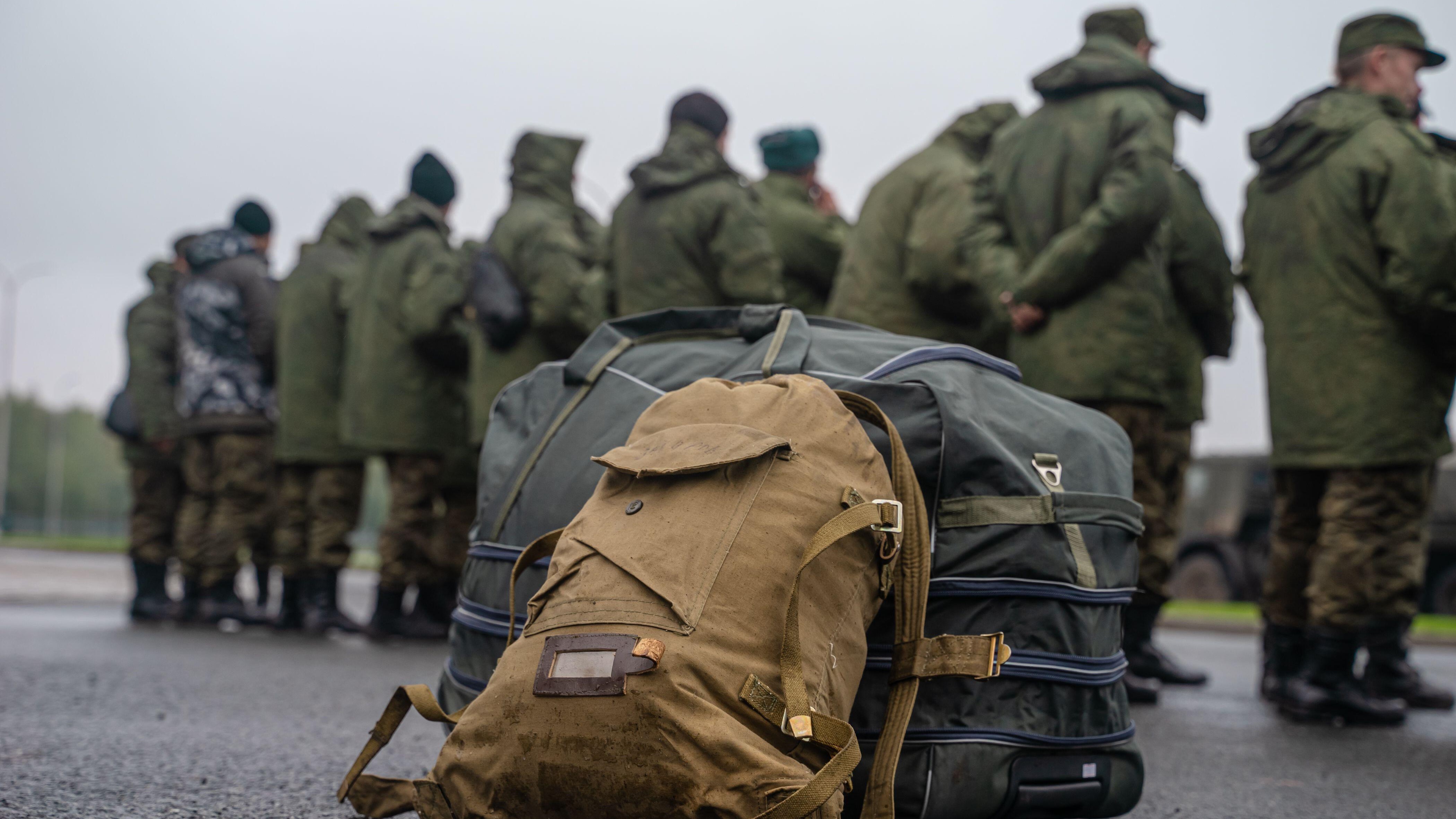Image ID 2K72F9W militray mobilization in Russia gathering of recruits Ukraine EXP 041123 CREDIT Alamy .jpg