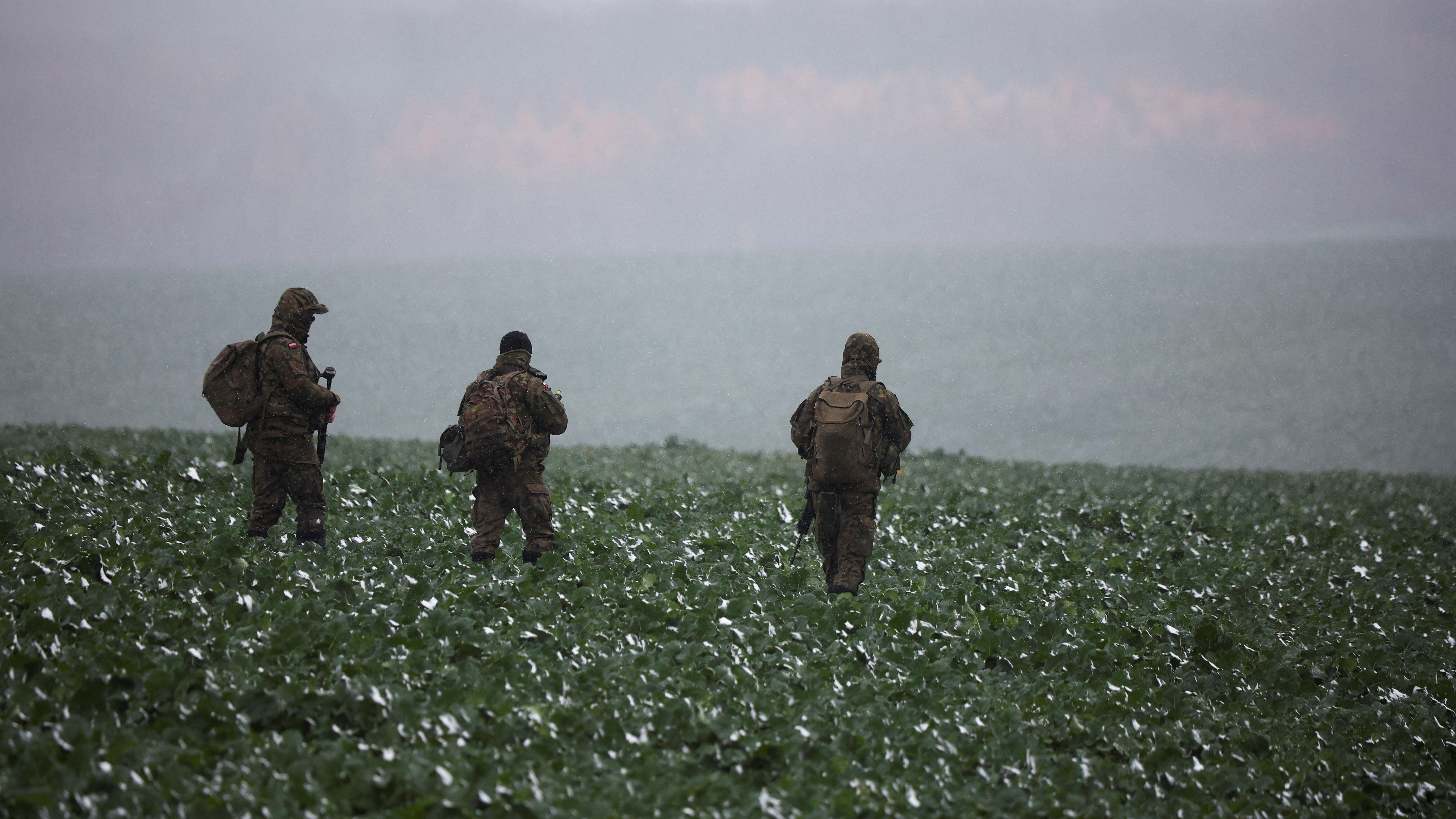 Image ID 2KF9MW5 Polish soldiers near the site of the explosion in Przewodow, eastern Poland near Ukraine border 17112022 CREDIT REUTERS,Alamy Stock Photo EXP 20112023.jpg