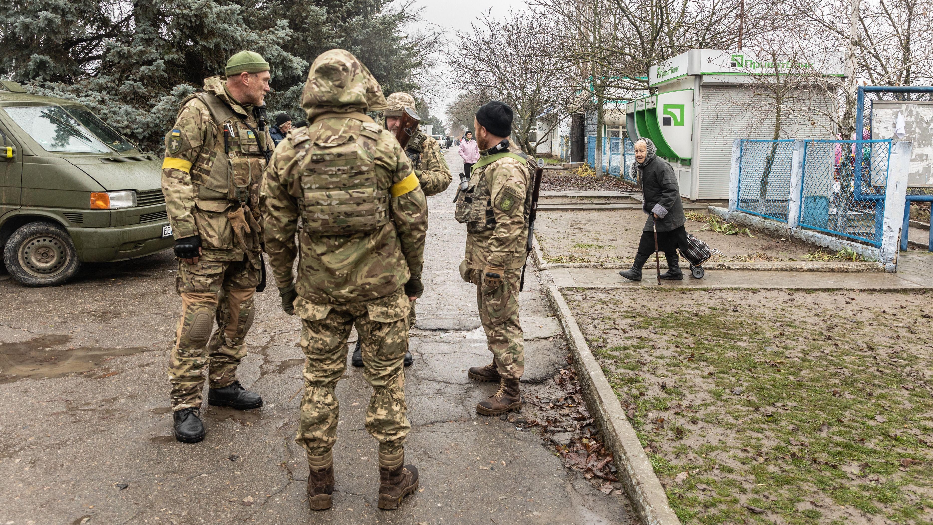 Image ID 2KKDH2C Evacuations continue in Kherson under the protection of the Ukrainian army 25112022 Credit Zuma Press,Alamy Live News.jpg