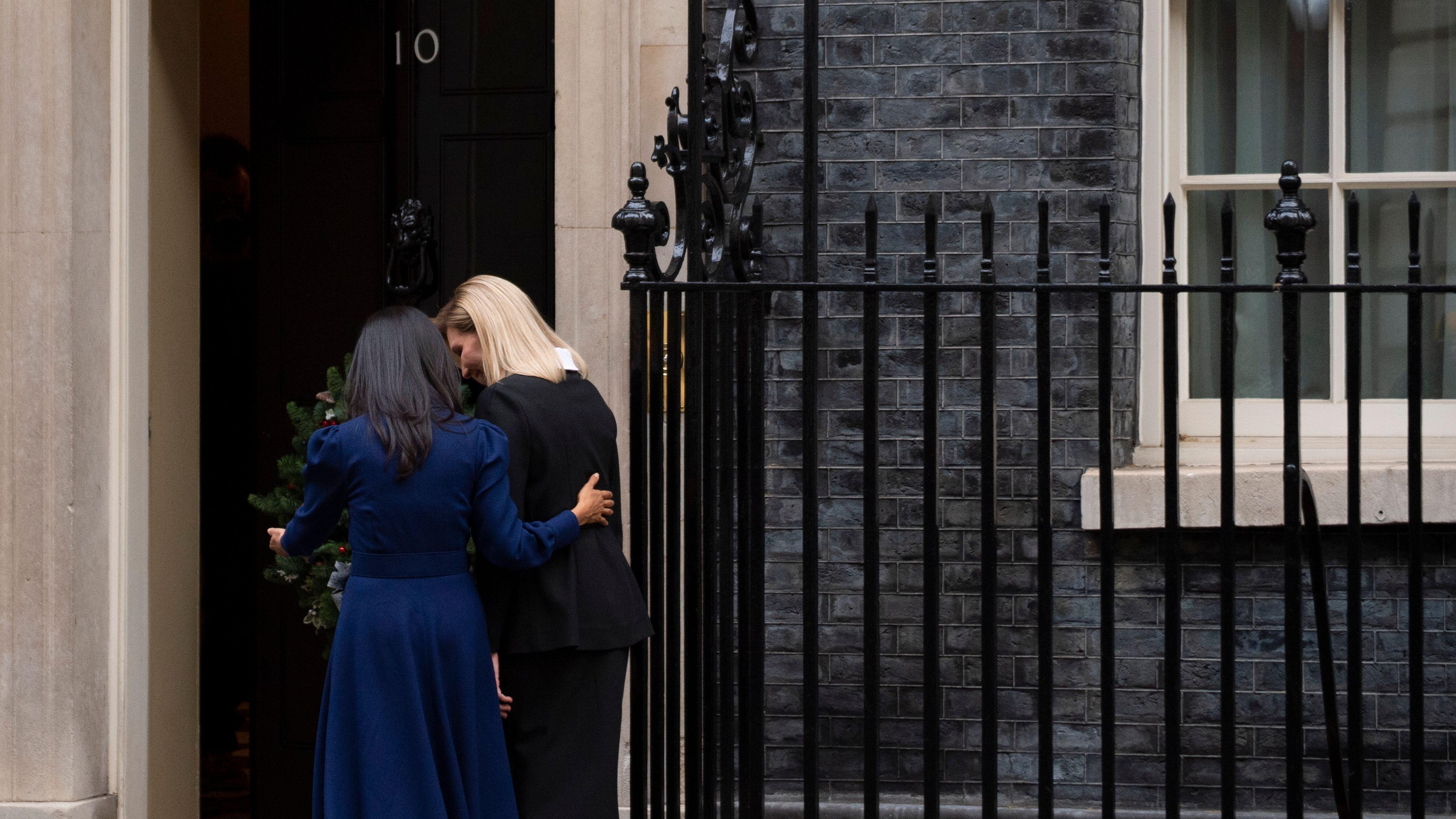 Image ID 2KPKJE5 Olena Zelenska (right)visits Downing Street welcomed by Akshata Murthy (left), PM Rishi Sunak's wife 28112022 CREDIT laire Doherty,Alamy EXP 29112023