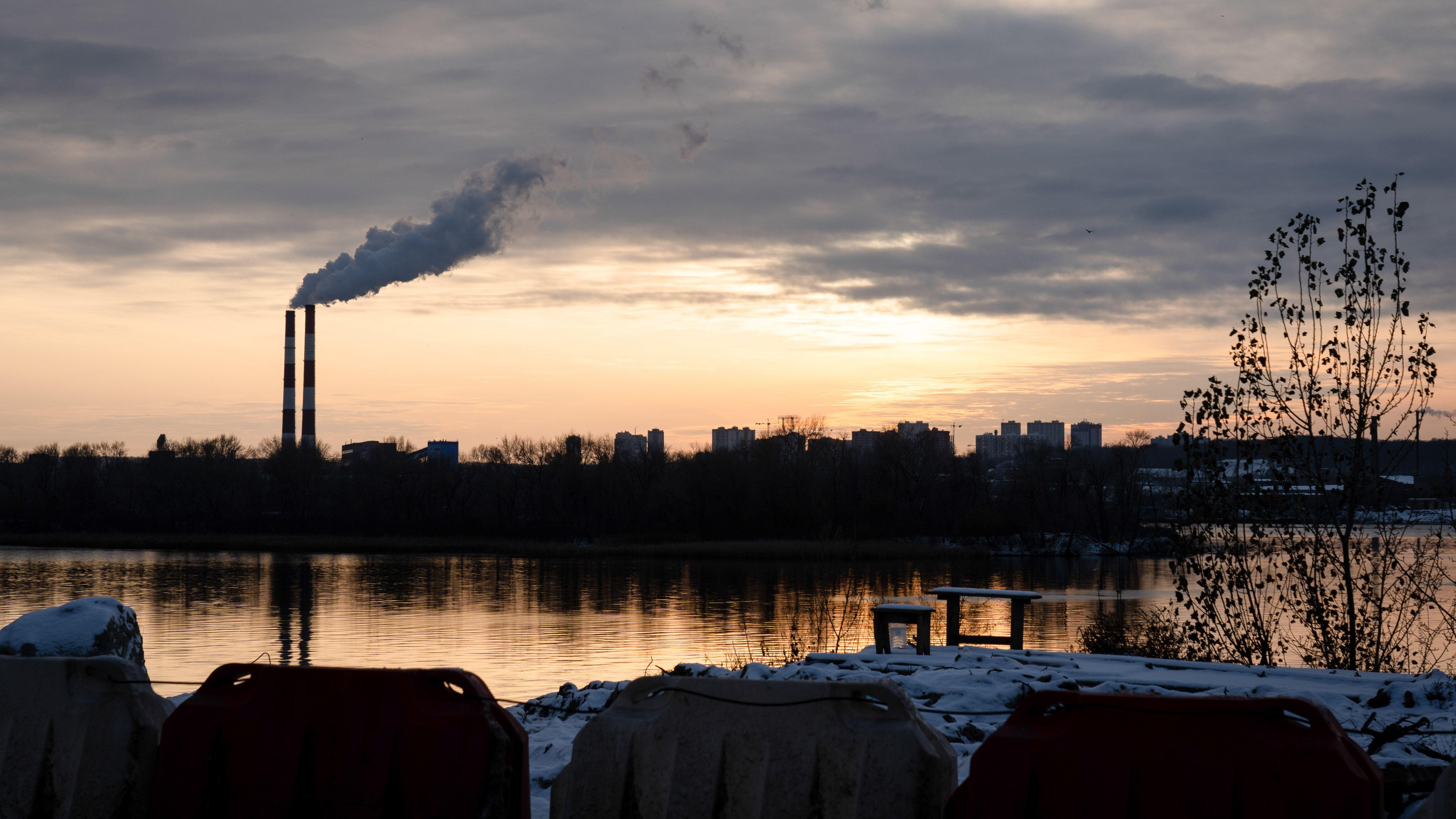 Image ID 2M0RBBR Two chimneys were seen emitting smoke in Kyiv 01122022 CREDIT ZUMA Press, Alamy Stock Photo EXP 16122023.jpg