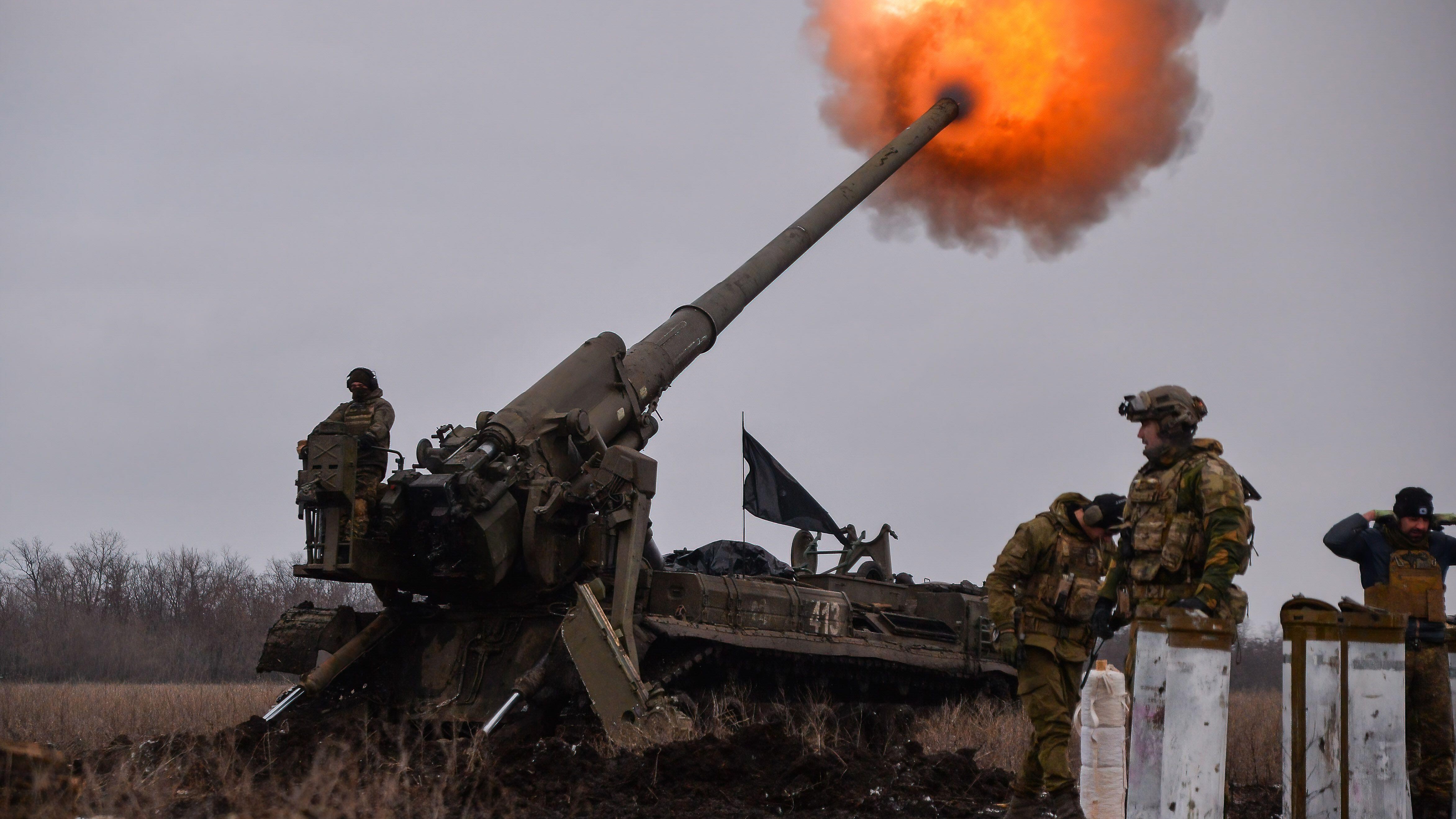 Image ID 2N0XK37 Ukrainian artillery teams fire Pions toward Russian positions in Bakhmut 05022023 CREDIT Madeleine Kelly,SOPA,ZUMA Press Wire, Alamy EXP 20022024.jpg