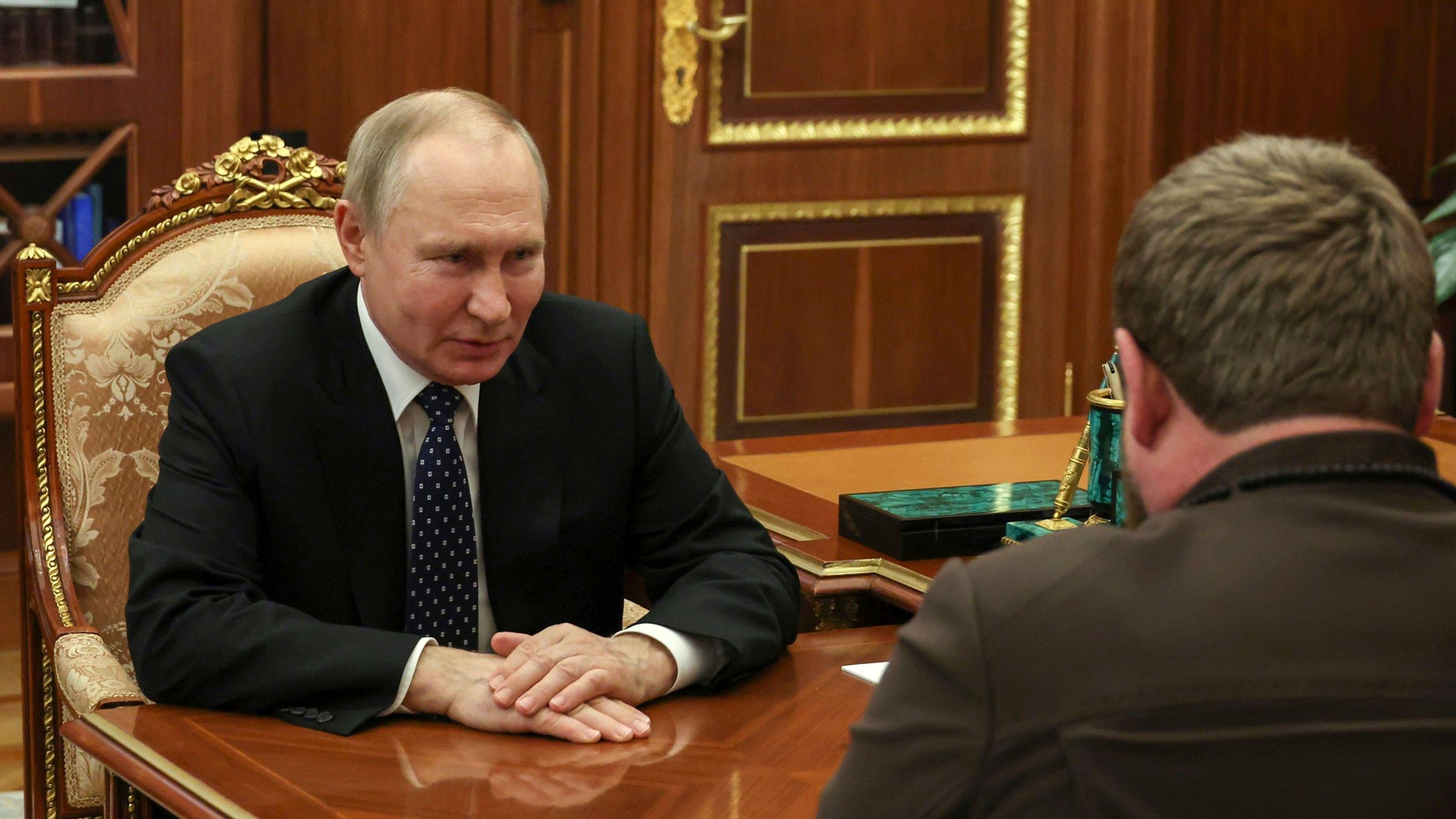 Image ID 2PCBK63 Russian President Vladimir Putin, left, holds a face-to-face meeting with Chechen Republic leader Ramzan Kadyrov 13032023 CREDIT Mikhail Klimentyev,Kremlin Pool,Alamy.jpg