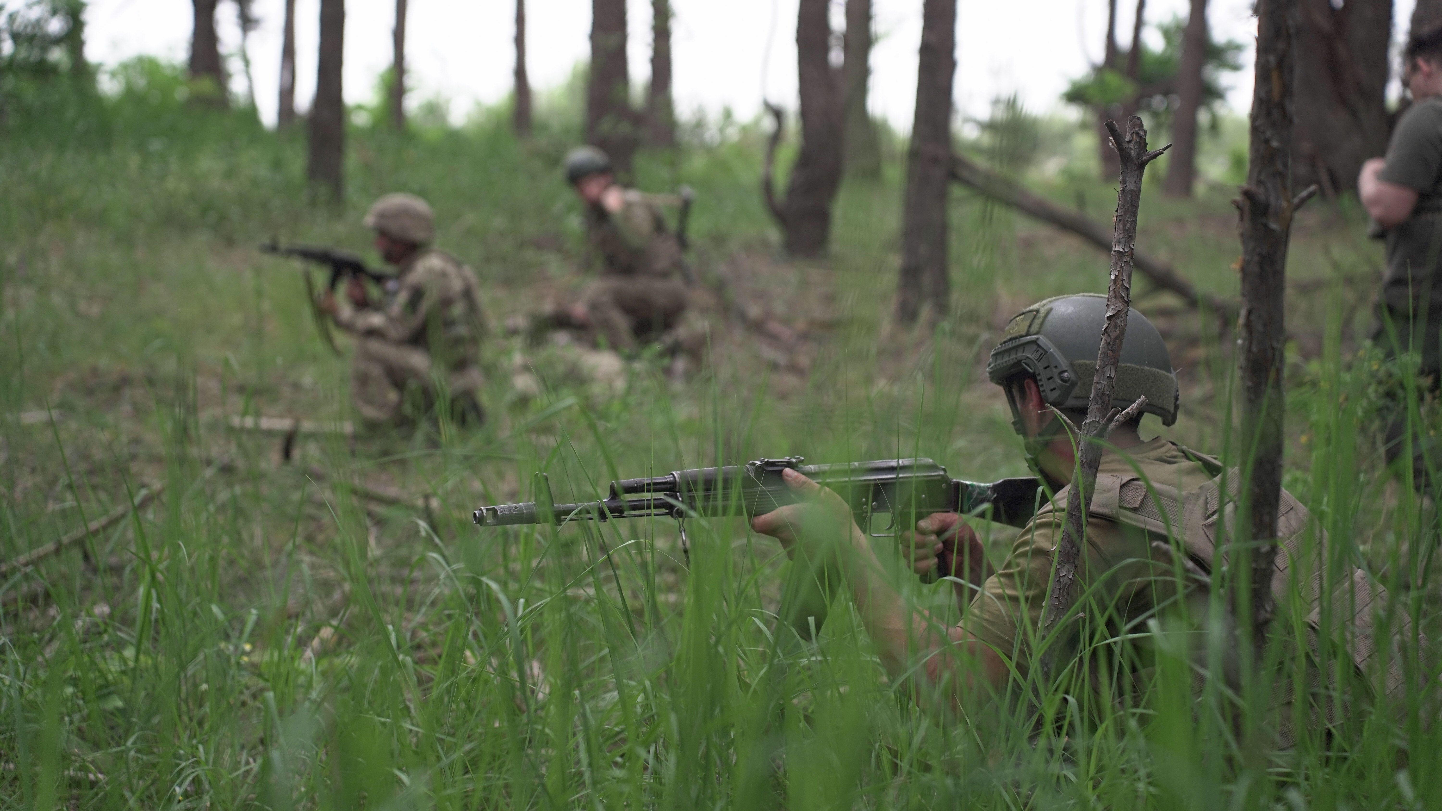 Image ID 2R453G9 Ukrainian soldiers take part in a training exercise at a base outside of Kyiv 25052023 CREDIT Sipa US,Alamy Live News.jpg