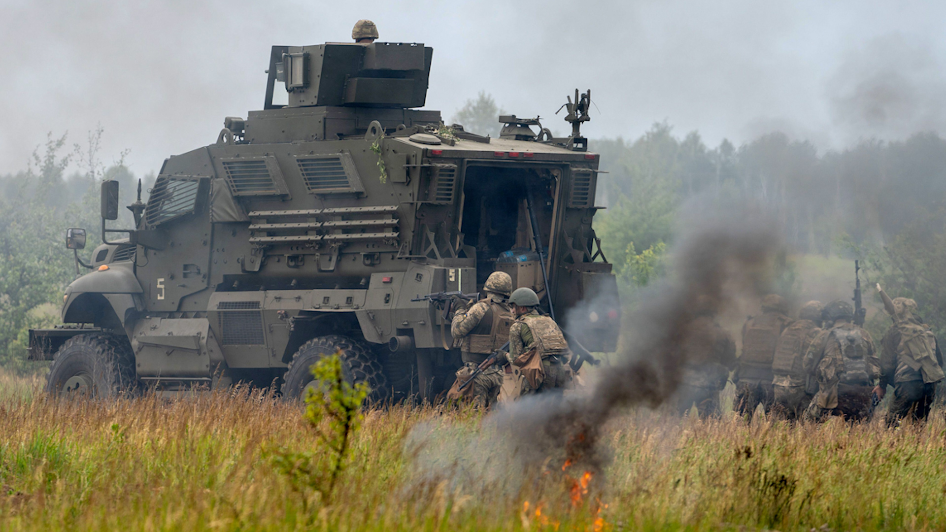 Image ID 2R6B8WH Soldiers during military drill,Northern Operational Zone, Kyiv Region 07062023 CREDIT Ukrinform,Alamy EXP 14062024