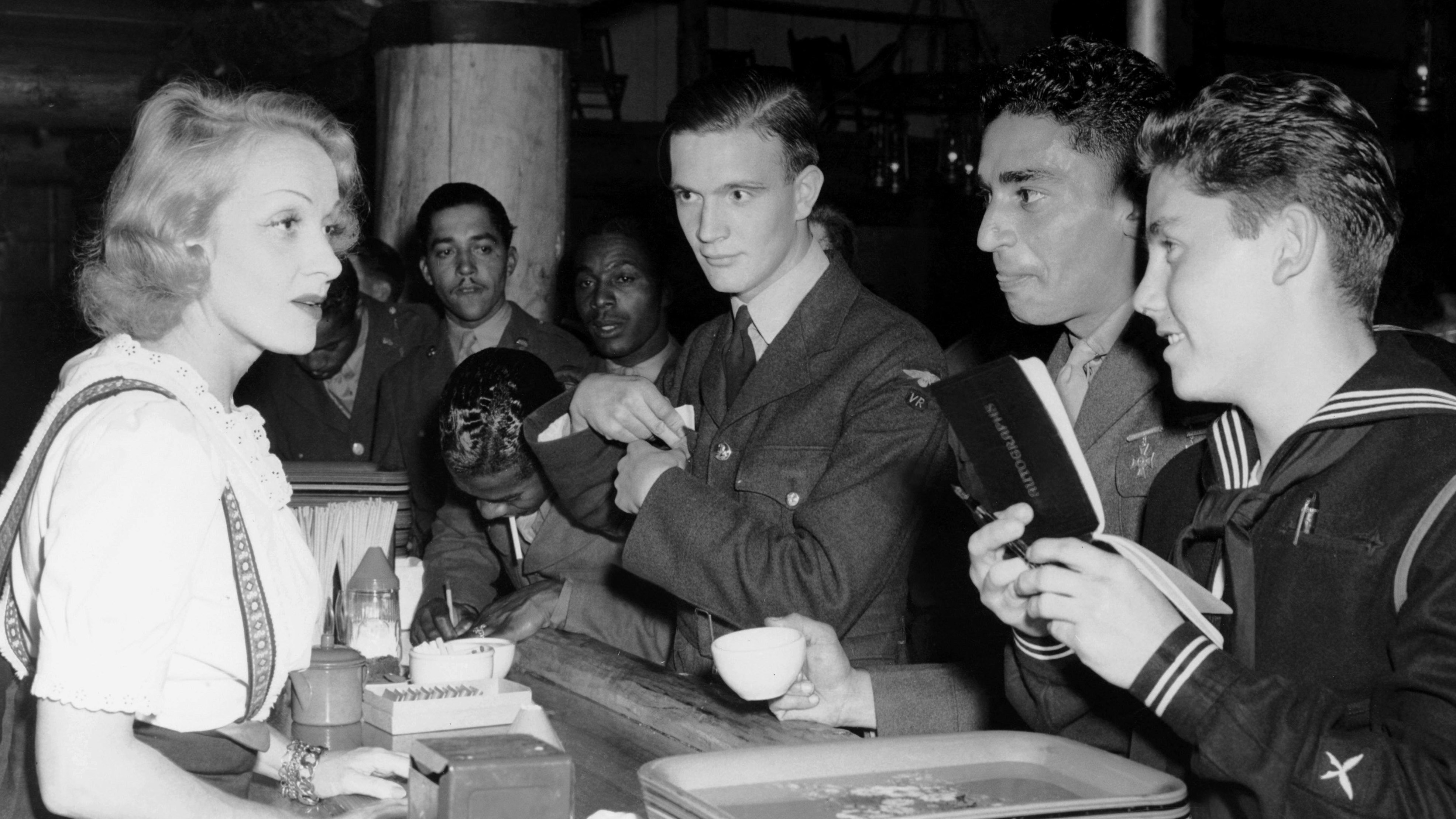 Image ID HD2F17 Marlene Dietrich Hollywood Canteen, 1942 HD2F17 Picture Everett Collection Inc Alamy Stock Photo