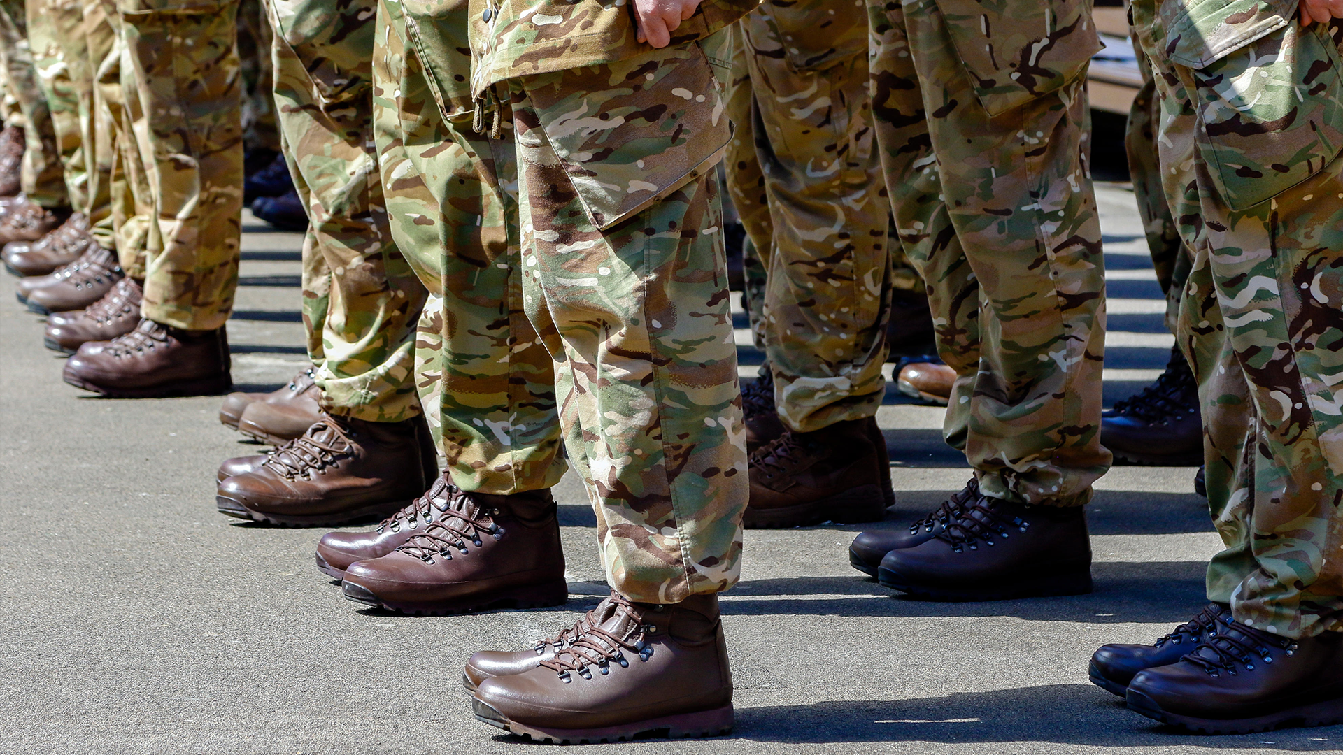 Image ID J449E6 British soldiers on parade, Glasgow, Scotland, 170517 UK CREDIT ALAMY