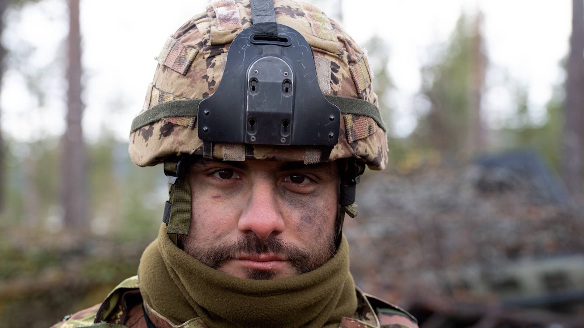Image ID R0NFAX An Italian soldier guards a position during a simulated part of Exercise Trident Juncture 03112018 CREDIT DOD,Alamy EXP 04112023
