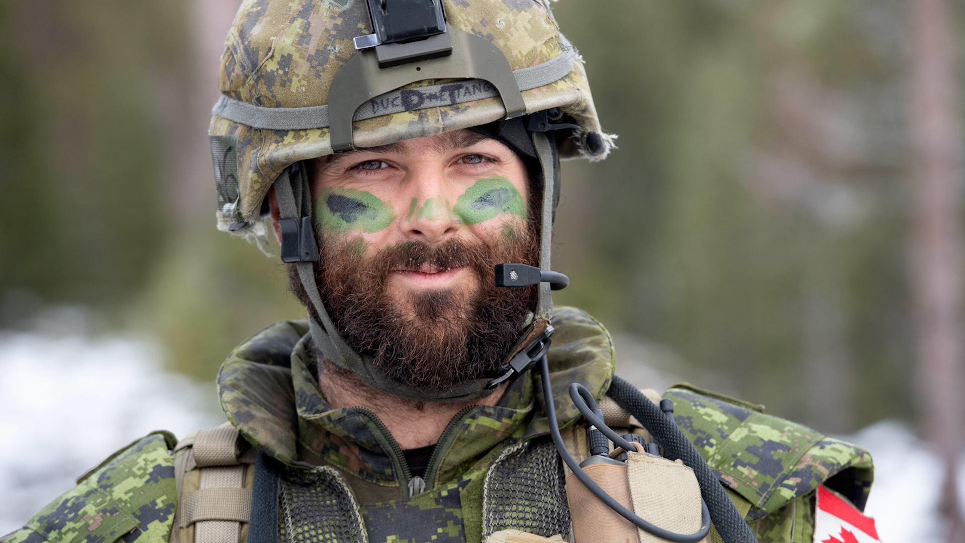 Image ID R0NFEF A Canadian soldier guards a position during a simulated part of Exercise Trident Juncture 18 03112018 CREDIT DOD Alamy  EXP 04112023
