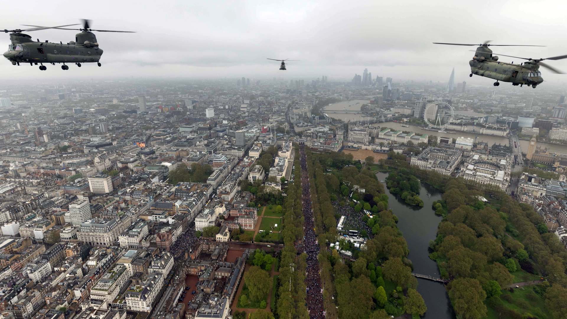 Image of two chinook and a Puma helicopter from RAF Odiham flying over London during the coronation of King Charles III
