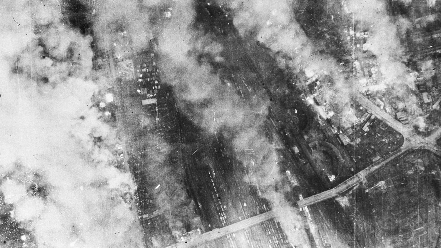 Image ID 2W8Y1RY An aerial photograph shows Dresden, Germany following the 13-15 February bombing by the RAF and USAAF NO REUSE CREDIT Pictorial Press Ltd Alamy Stock Photo