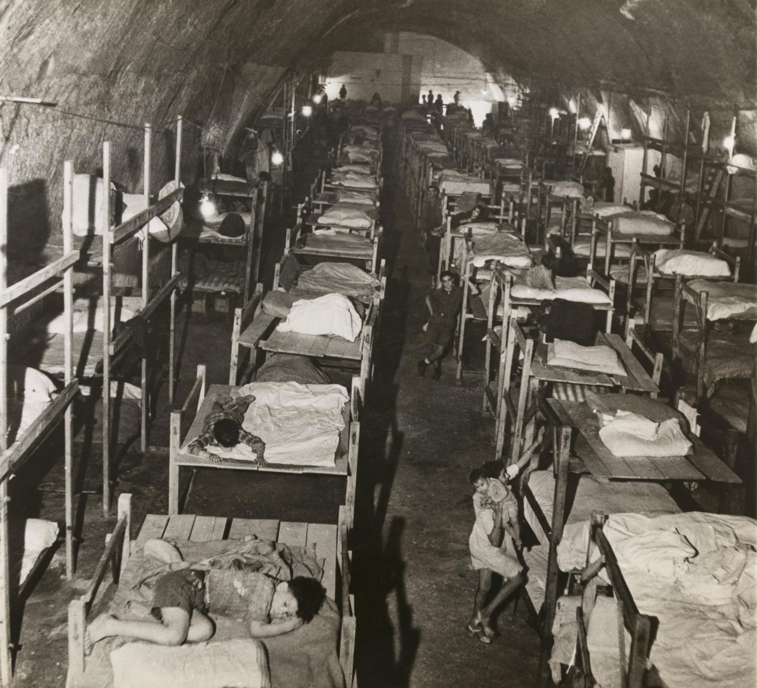 Image ID E1CTHB Rock shelters at Malta protect the population from German bombardment during Second World War WW2 CREDIT Everett Collection Inc Alamy Stock Photo