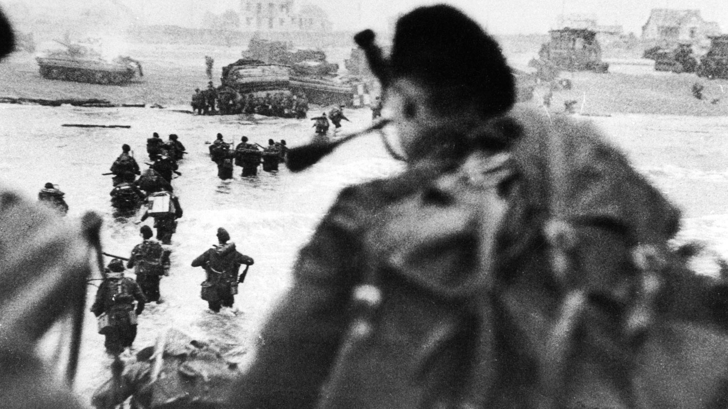 Image ID FD7GKN British soldiers land on Sword Beach on D-Day, 6th June 1944 NO REUSE CREDIT Sueddeutsche Zeitung Photo Alamy Stock Photo