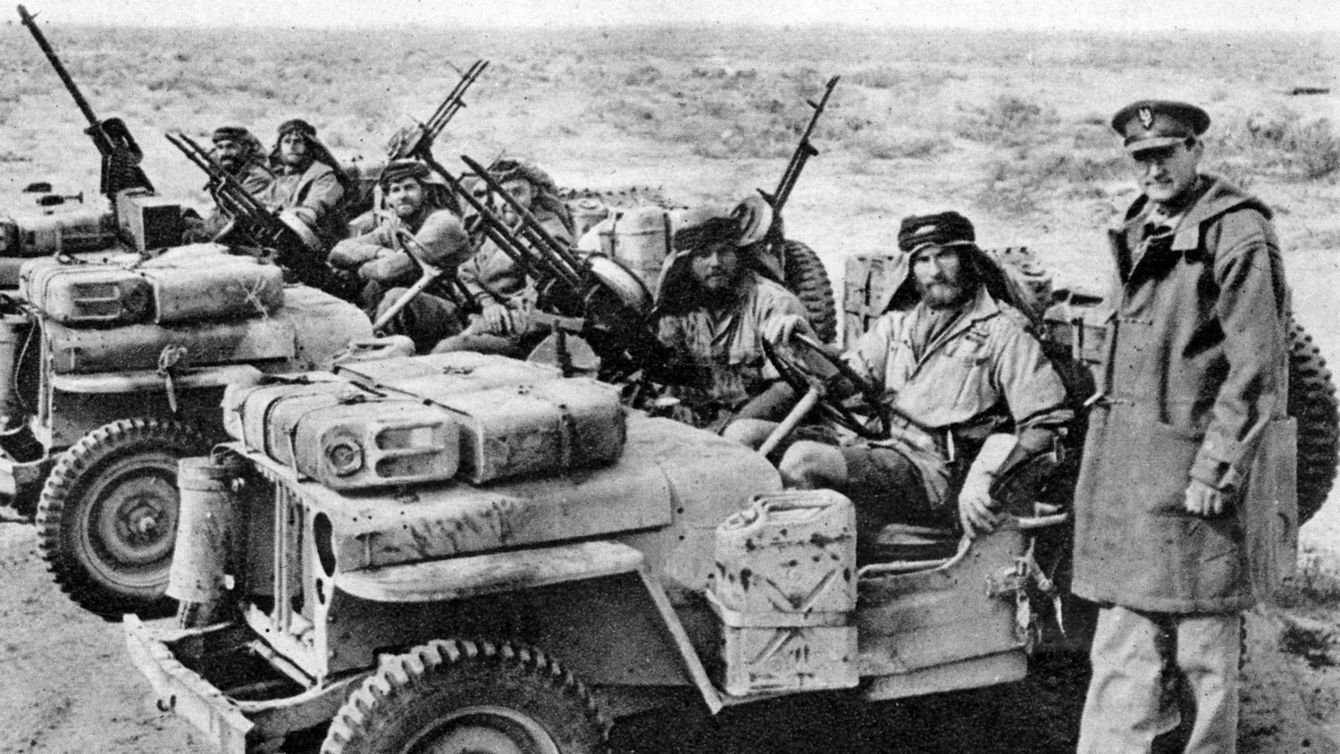 Image ID G3C1HK Colonel David Stirling with a patrol of SAS personnel in the Middle East during the Second World War NO REUSE CREDIT Chronicle / Alamy Stock Photo