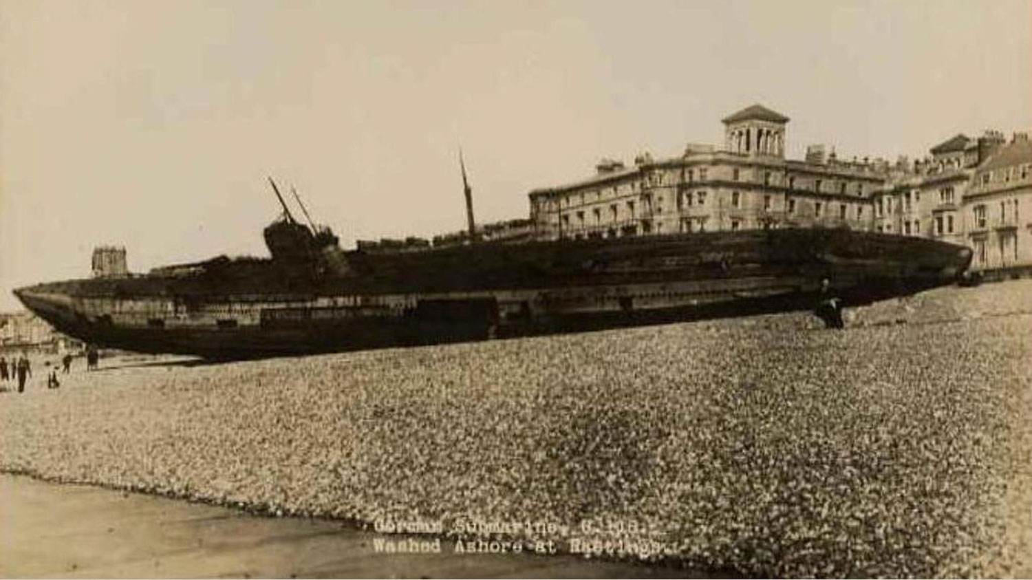Image ID J4GFBY German submarine U118 on Hastings Beach in April 1919 CREDIT The History Collection / Alamy Stock Photo EXP 231124