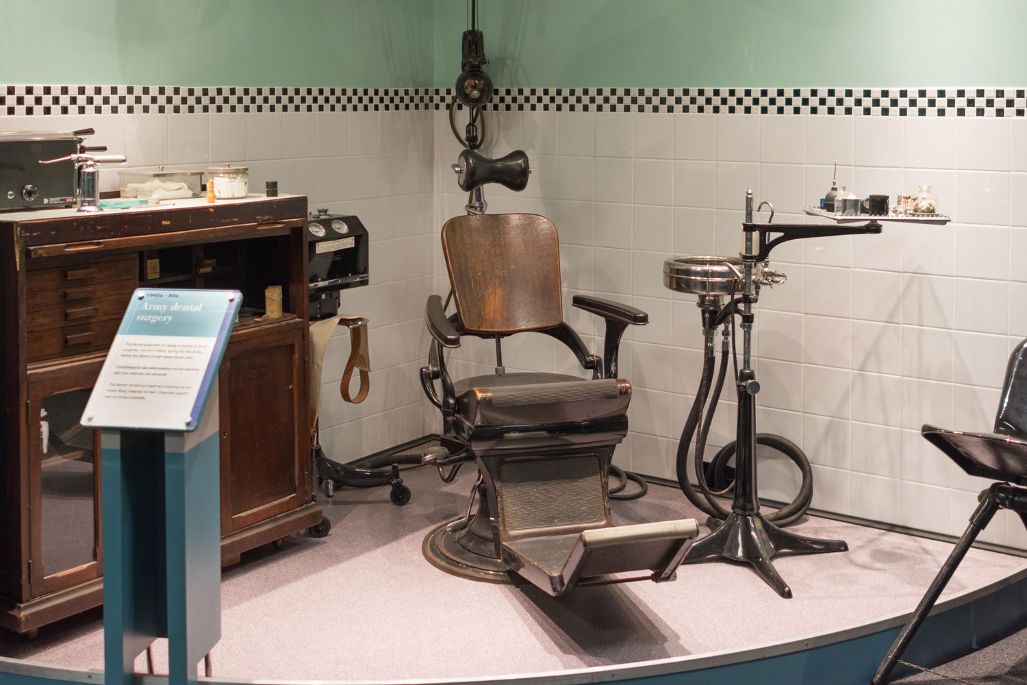 Interior of the Museum of Military Medicine, Keogh Barracks, Mytchett, Surrey, UK. Dental surgery and equipment exhibit (1940s to 1950s) Picture Sam Oaksey Alamy Stock Photo