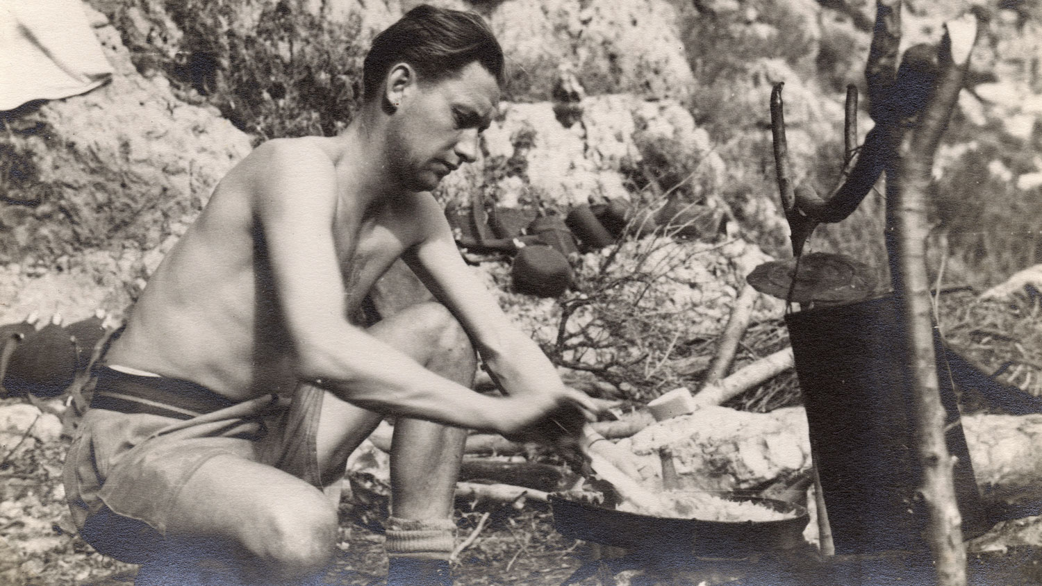 John Laverick SBS preparing a meal on Crete during Operation Albumen Photograph taken by Colonel David Sutherland of SBS and SAS G3AJNN Picture Chronicle Alamy Stock Photo