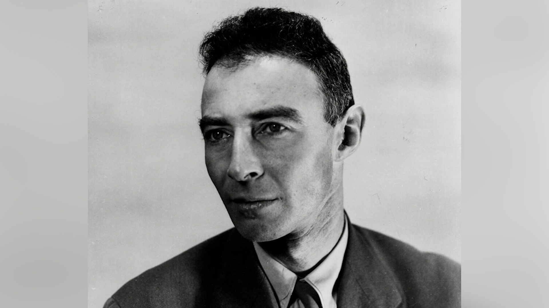 JR Oppenheimer is often called the 'father of the atomic bomb' for his role in the Manhattan Project 01011944 CREDIT PictureLux,The Hollywood Archive,Alamy.jpg