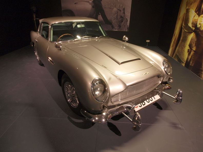 James Bond Aston Martin