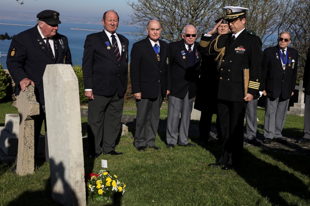 Japanese Defence attache at grave of WW1 Japanese sailor