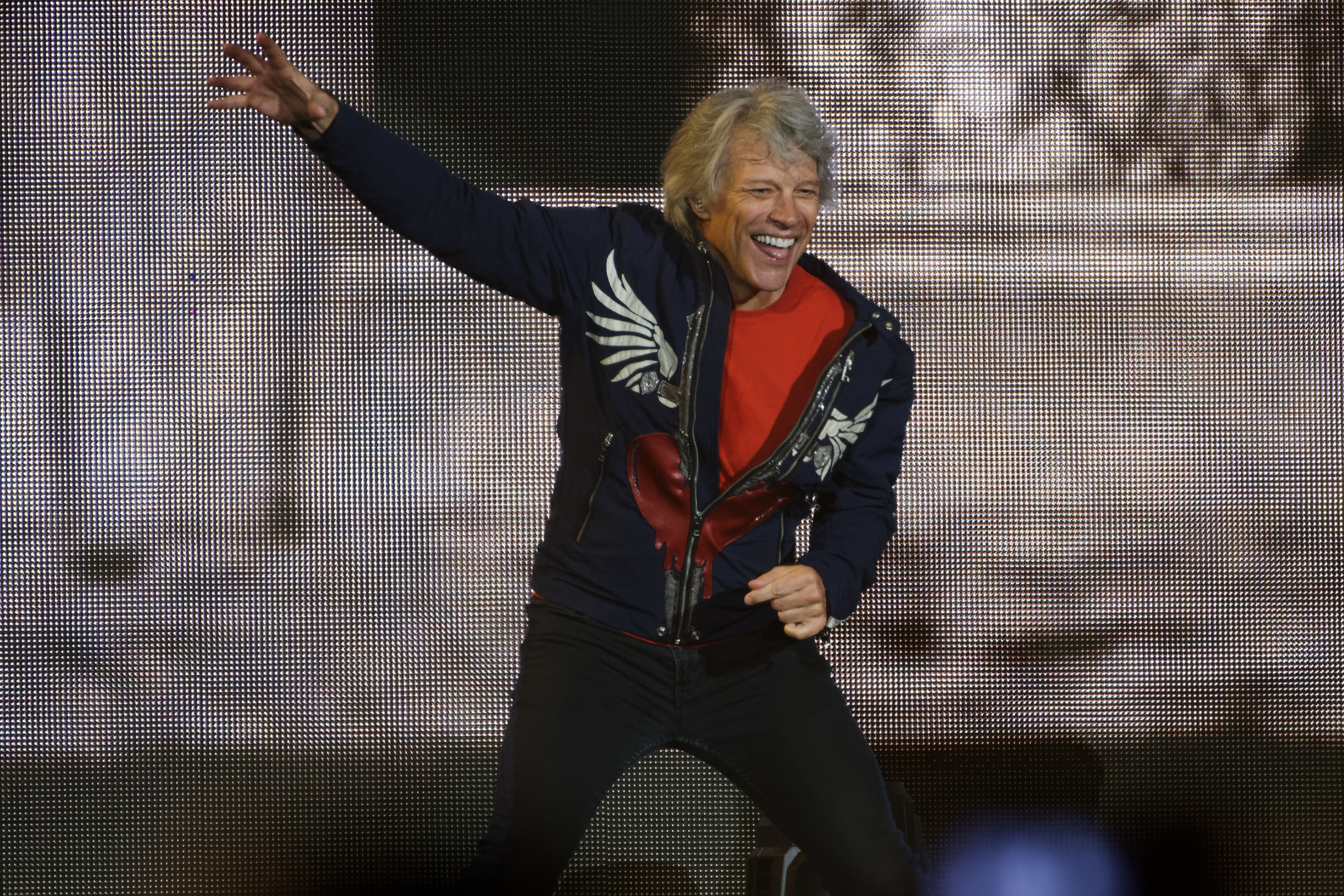 Jon Bon Jovi singing in Dusseldorf, Germany