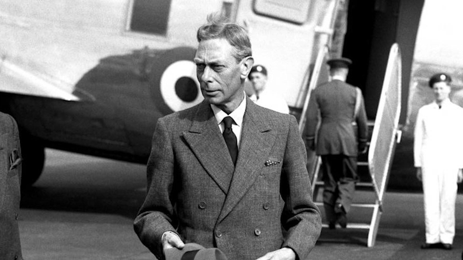 King George VI about to board King's Flight at London Airport CROPPED 080951 CREDIT PA
