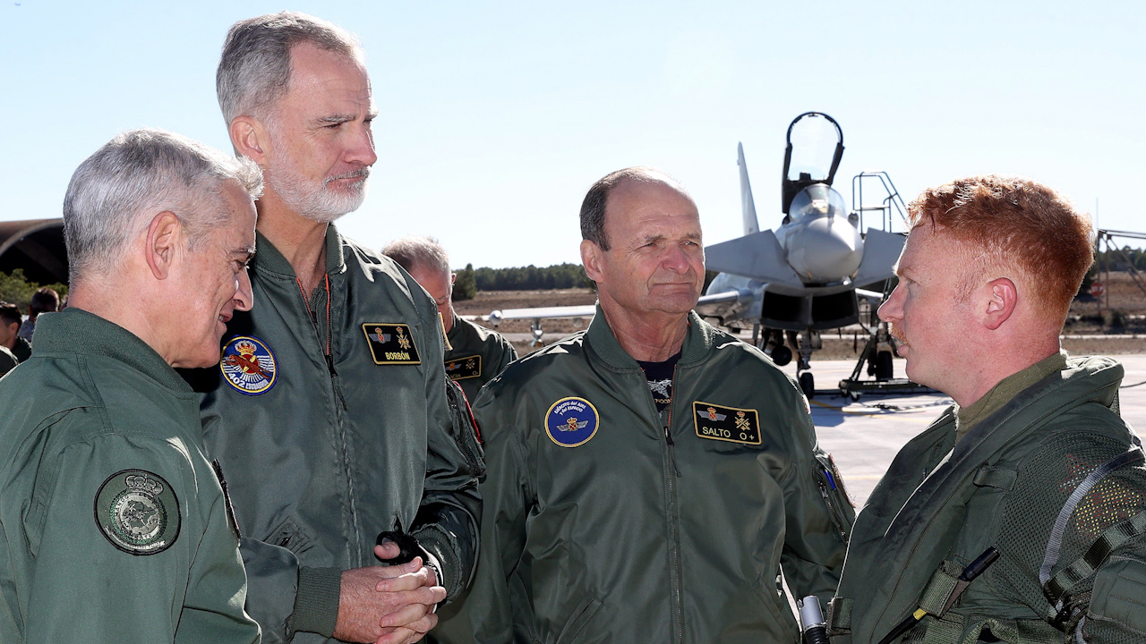 King Felipe VI of Spain speaking with a member of the Royal Air Force at Llanos Air Base (Picture: Royal Air Force).