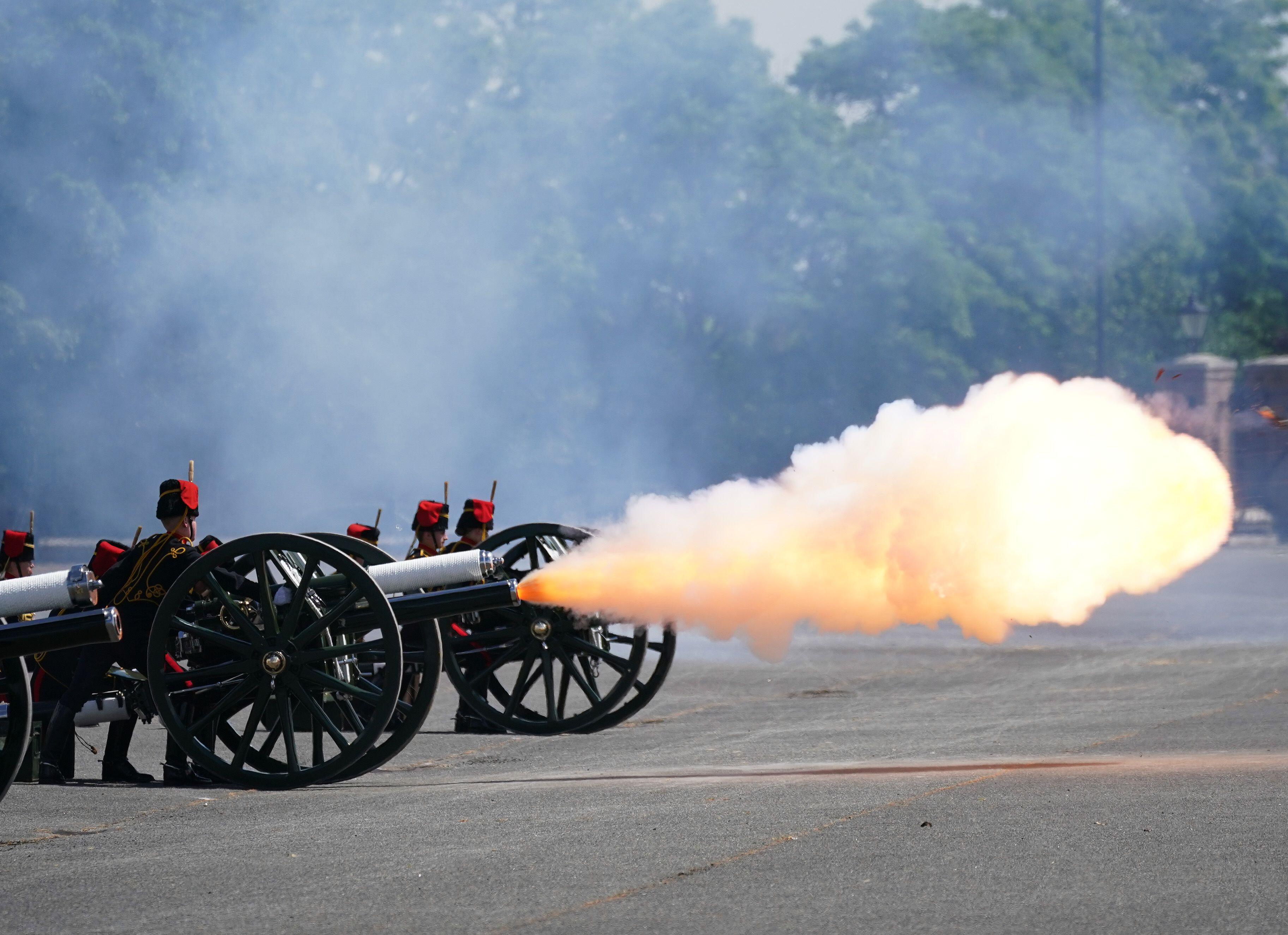 King's Troop Royal Horse Artillery Fire 21 Gun Salute Royal Artillery Barracks Woolwich For Official Queen Elizabeth Birthday 120621 CREDIT PA Images Alamy Stock Photo