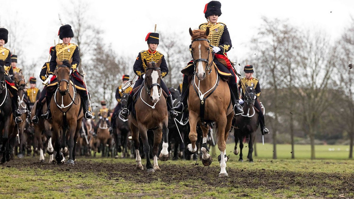 Kings troop muddy woolwich common DATE 140320223 CREDIT MOD.jpg