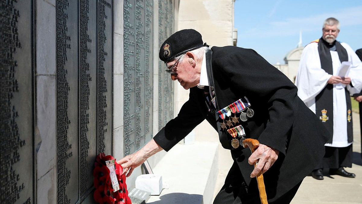 Lawrence churcher laying wreath credit MOD.jpg