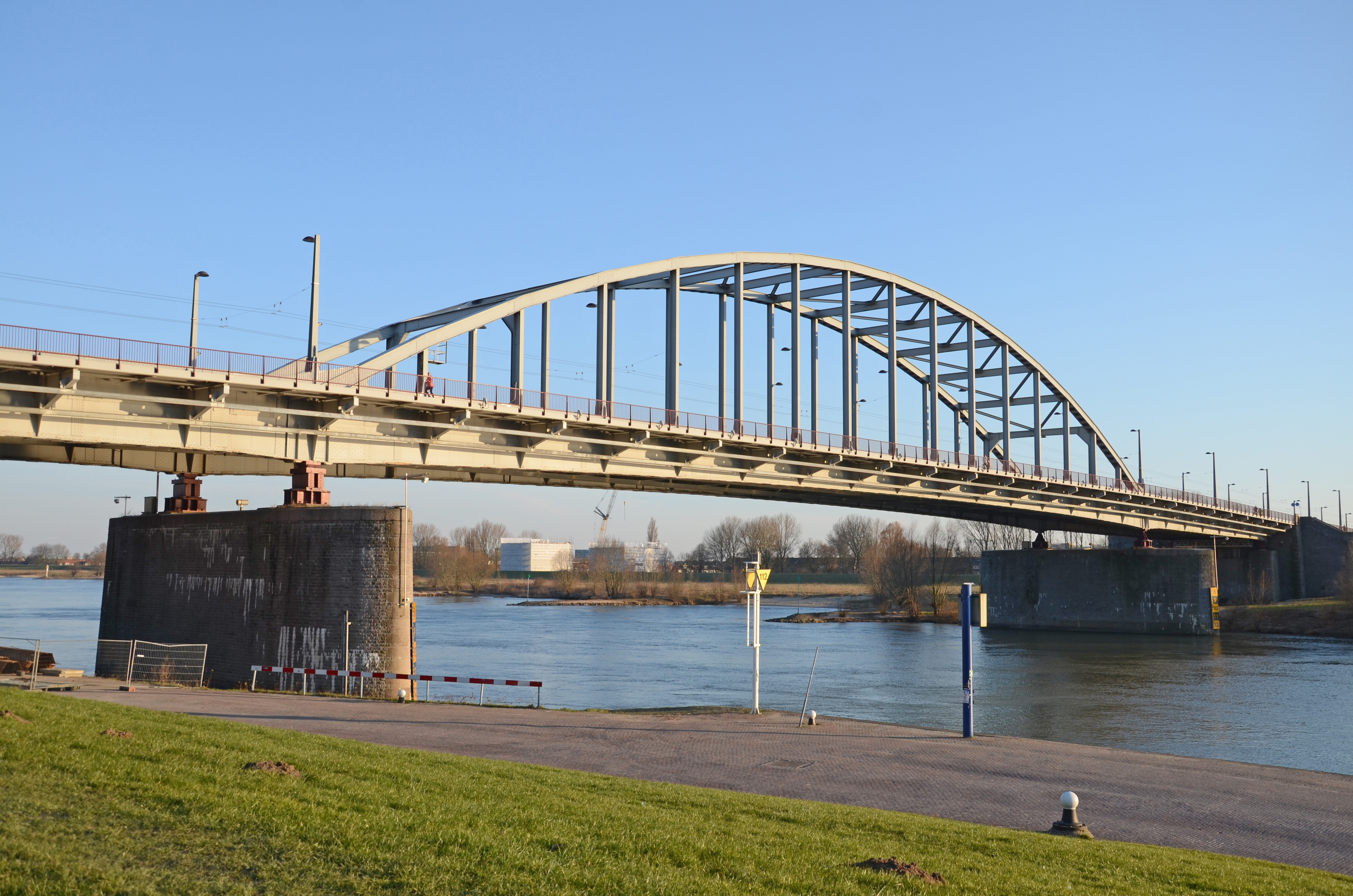 Arnhem Bridge, Paras