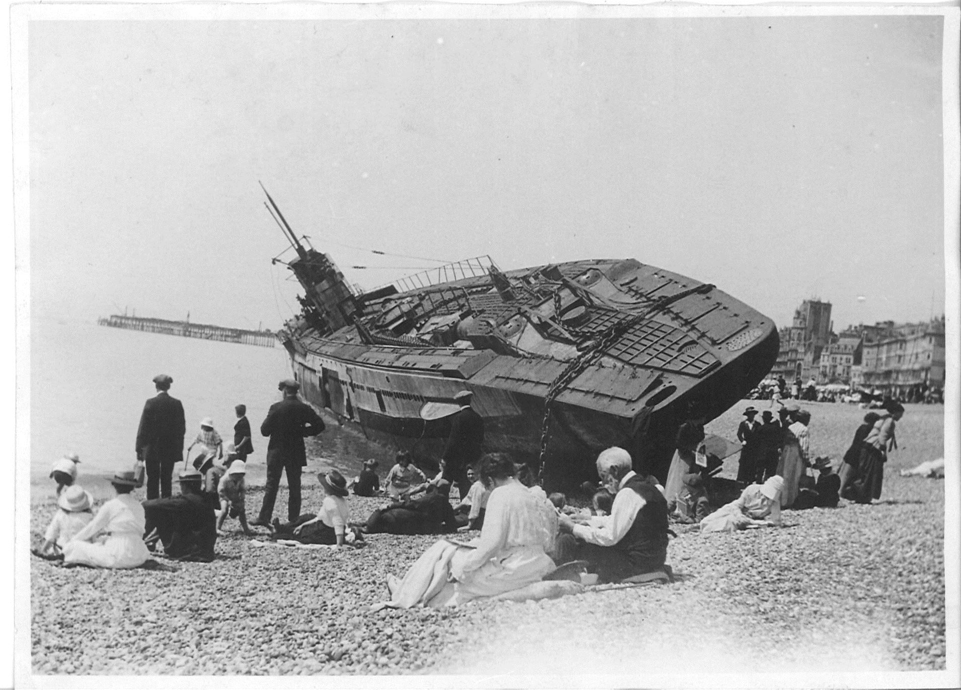 Locals and tourists visit a stranded German U-boat U-118 on Hastings beach front in 1919 CREDIT Hastings Museum & Art Gallery