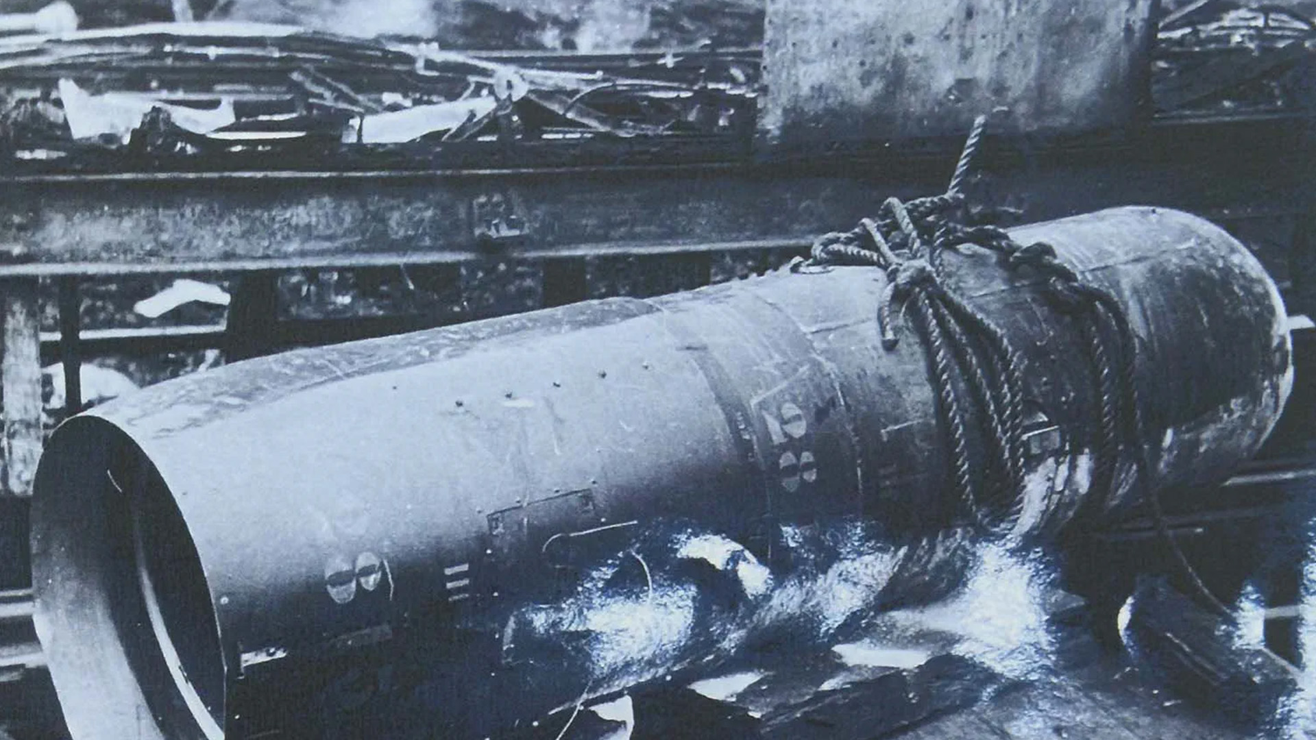 Lt Commander Mick Gidden famously disarmed a German mine near London's Charing Cross station with a hammer and chisel
