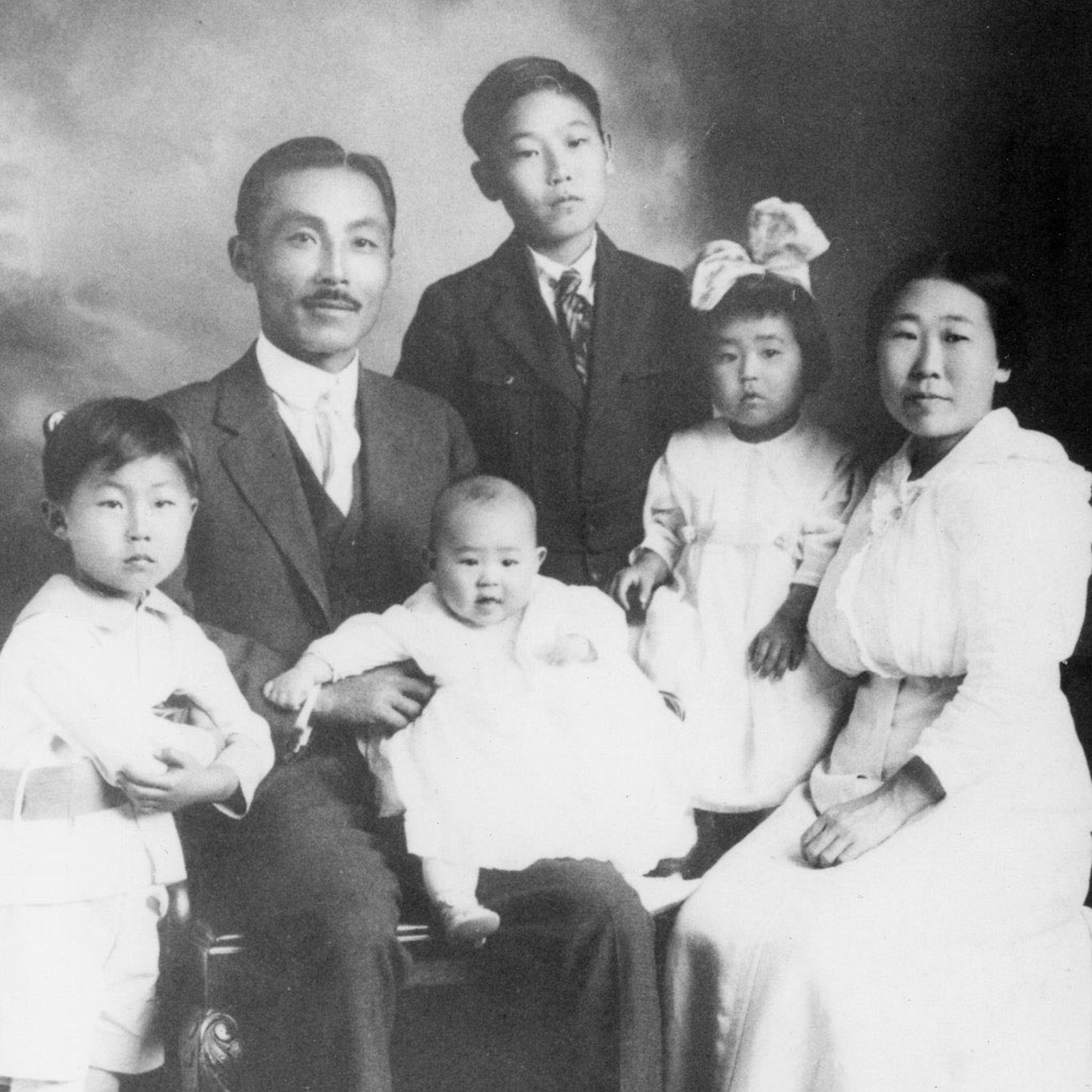 Lt Susan Ahn Cuddy First Korean American Female US Navy Officer Family Ahn Chang-ho (Dosan) and Helen Ahn Credit Flip Cuddy