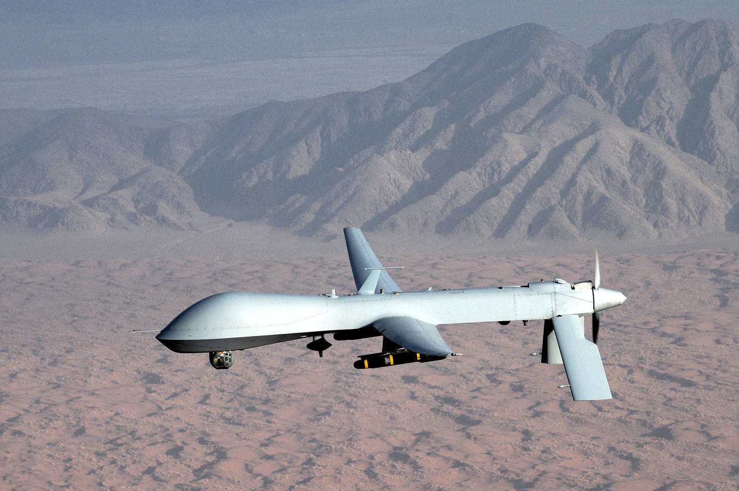 MQ-1_Predator_unmanned_aircraft_from-US-Air-Force-Lt-Col-Leslie-Pratt