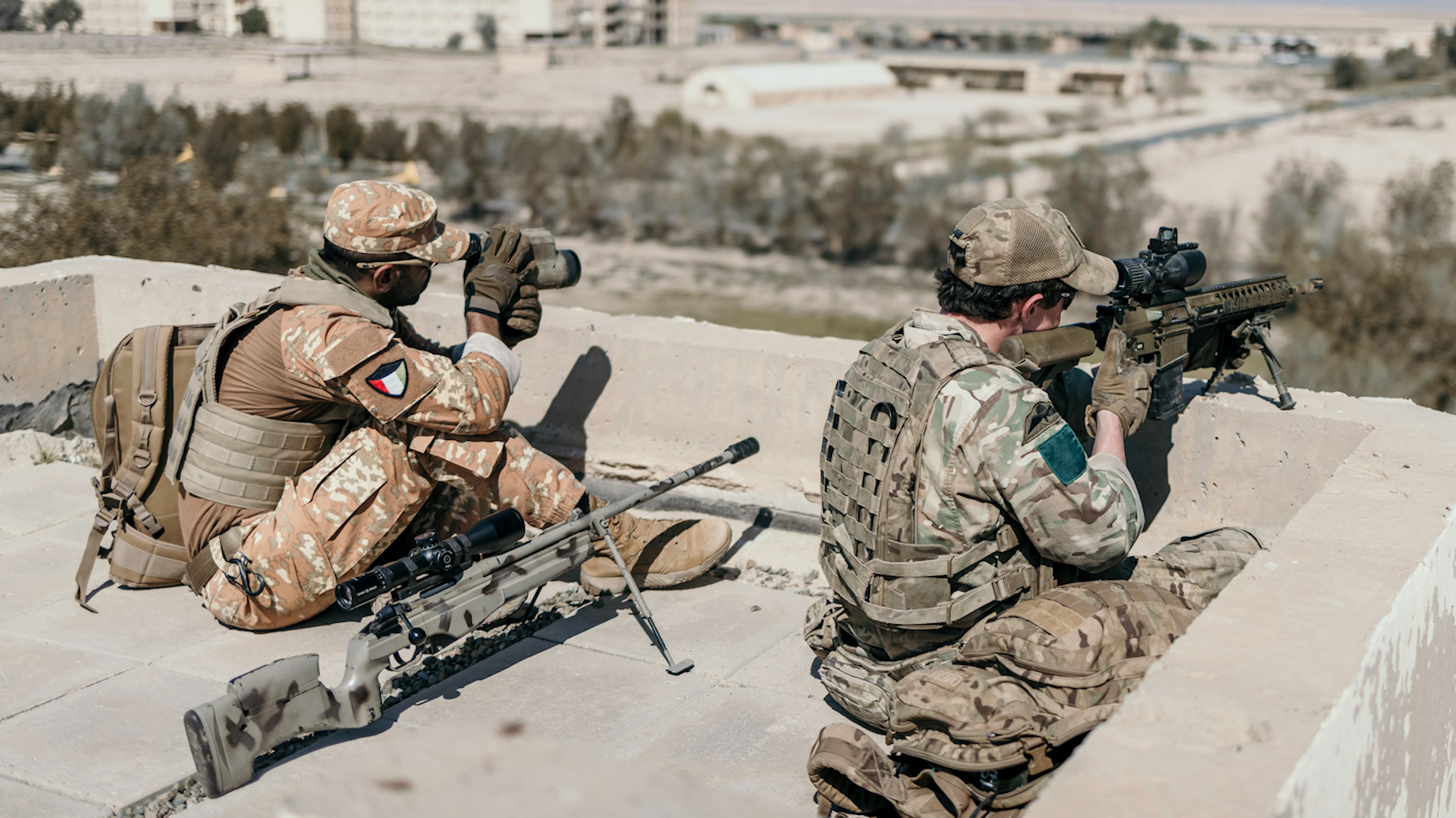 Members of 16 Air Assualt Brigade and the Kuwaiti Land Force carrying out reconnaissance training on Exercise Desert Warrior